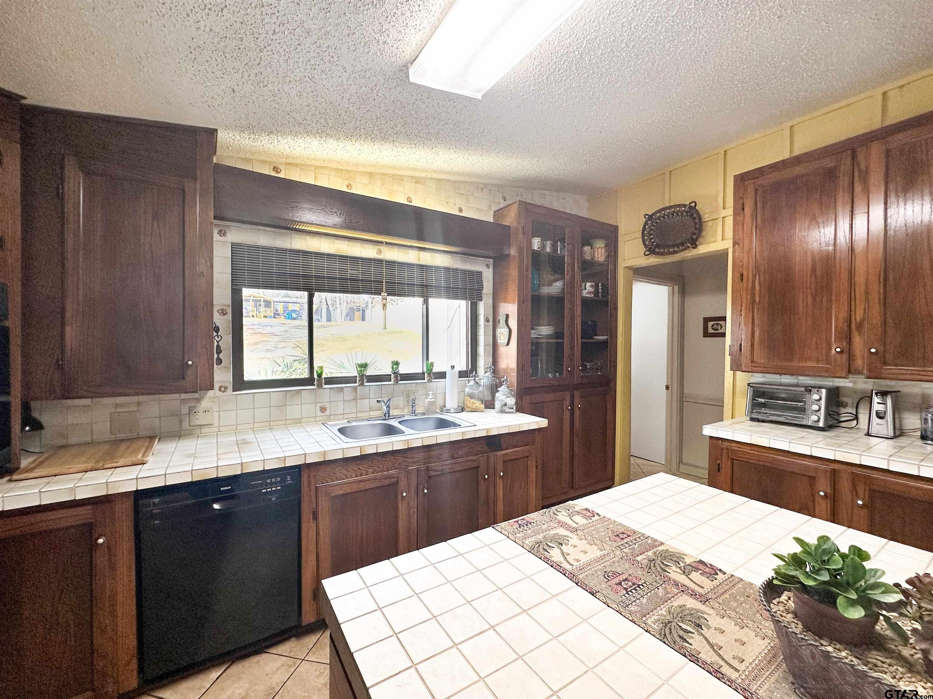 6791 Valley View Dr. Property Photo 12