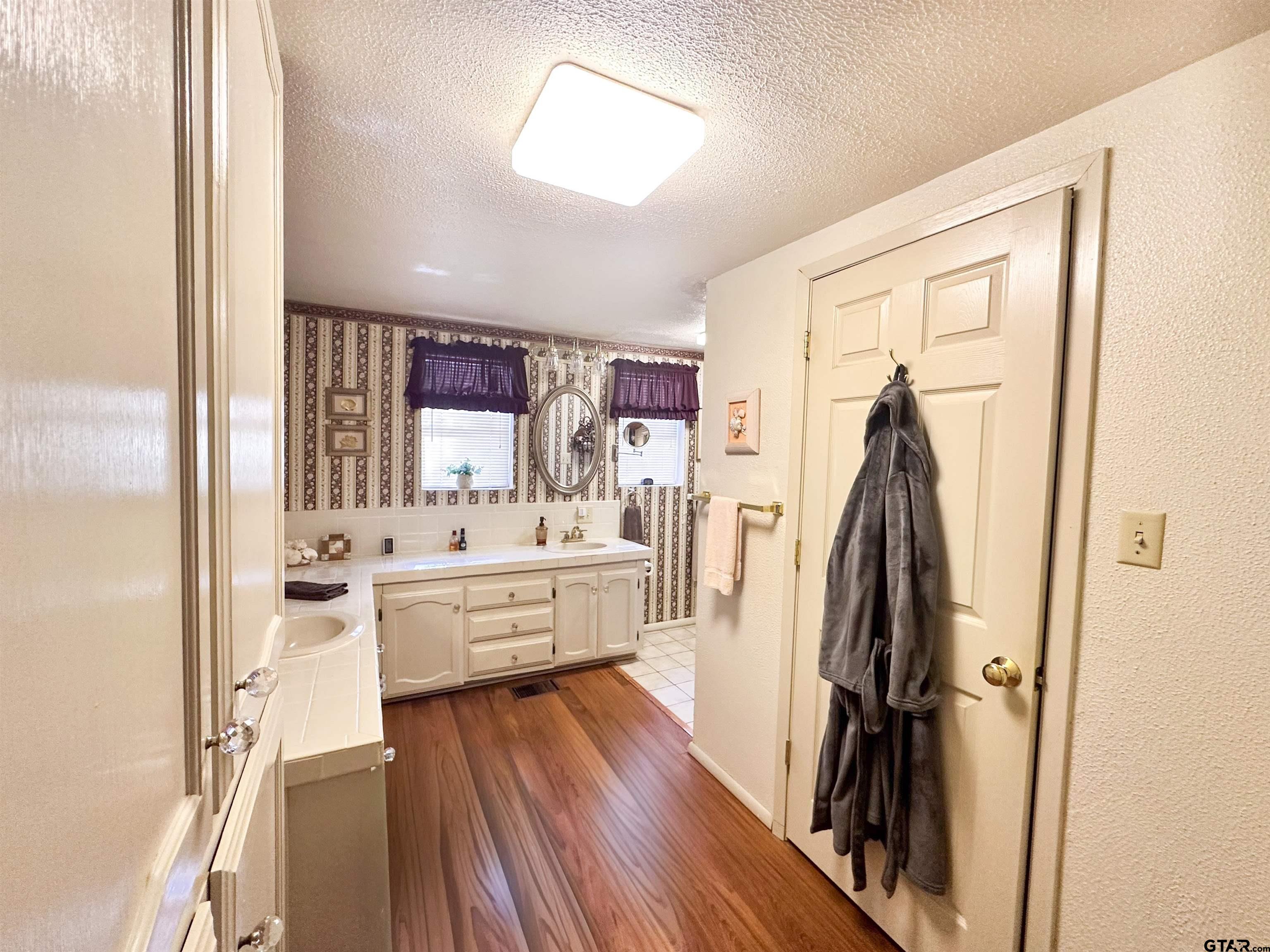 6791 Valley View Dr. Property Photo 23