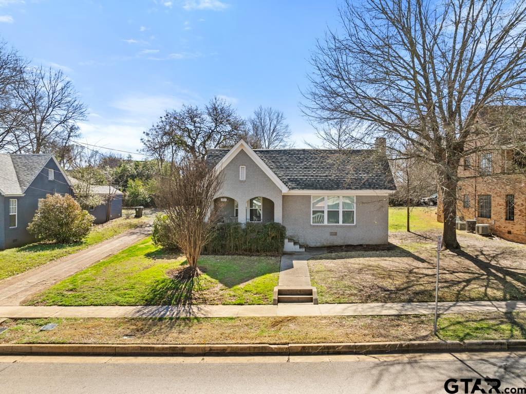 403 E Houston St. Property Photo 1