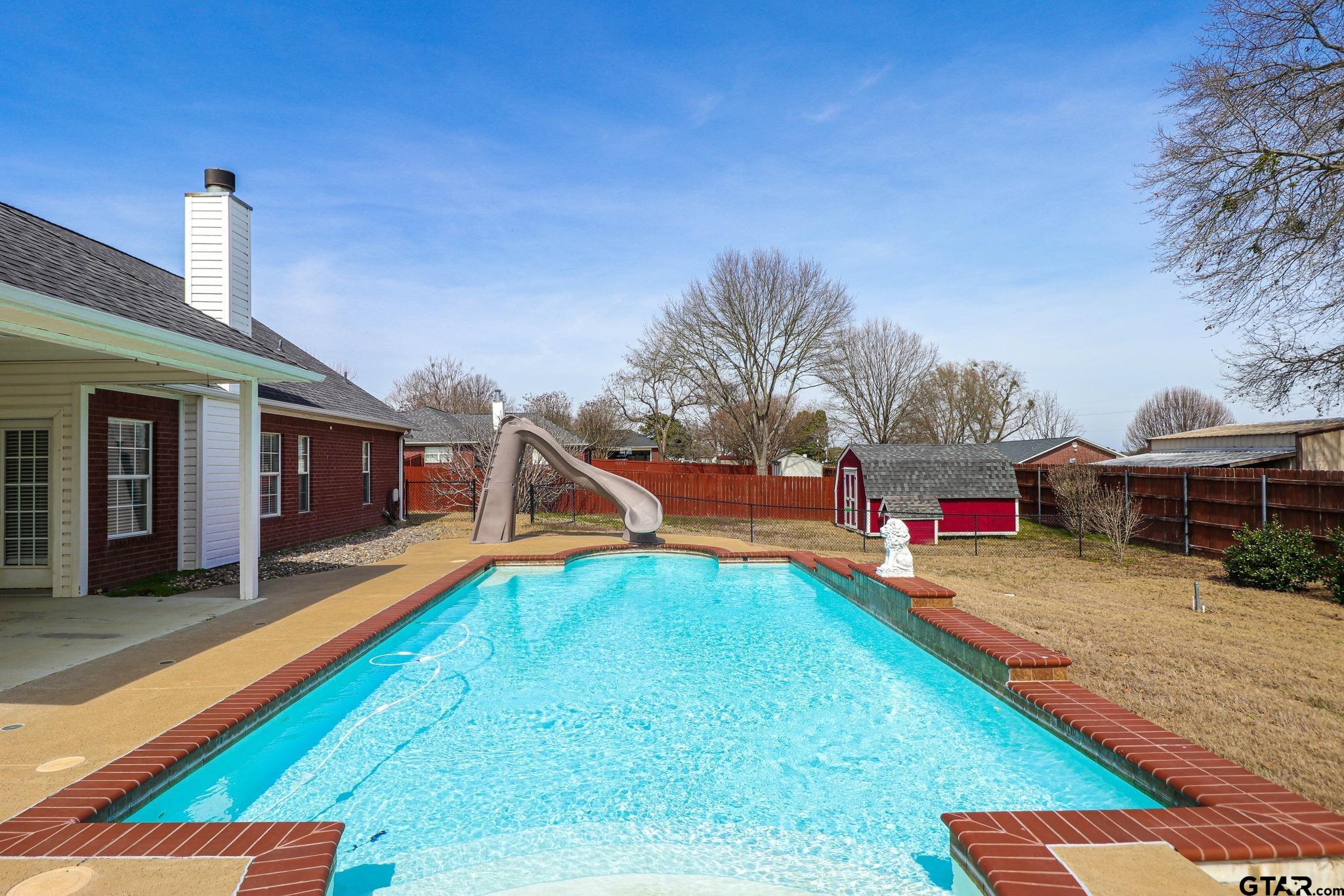 10624 Russell Dr Property Photo 1