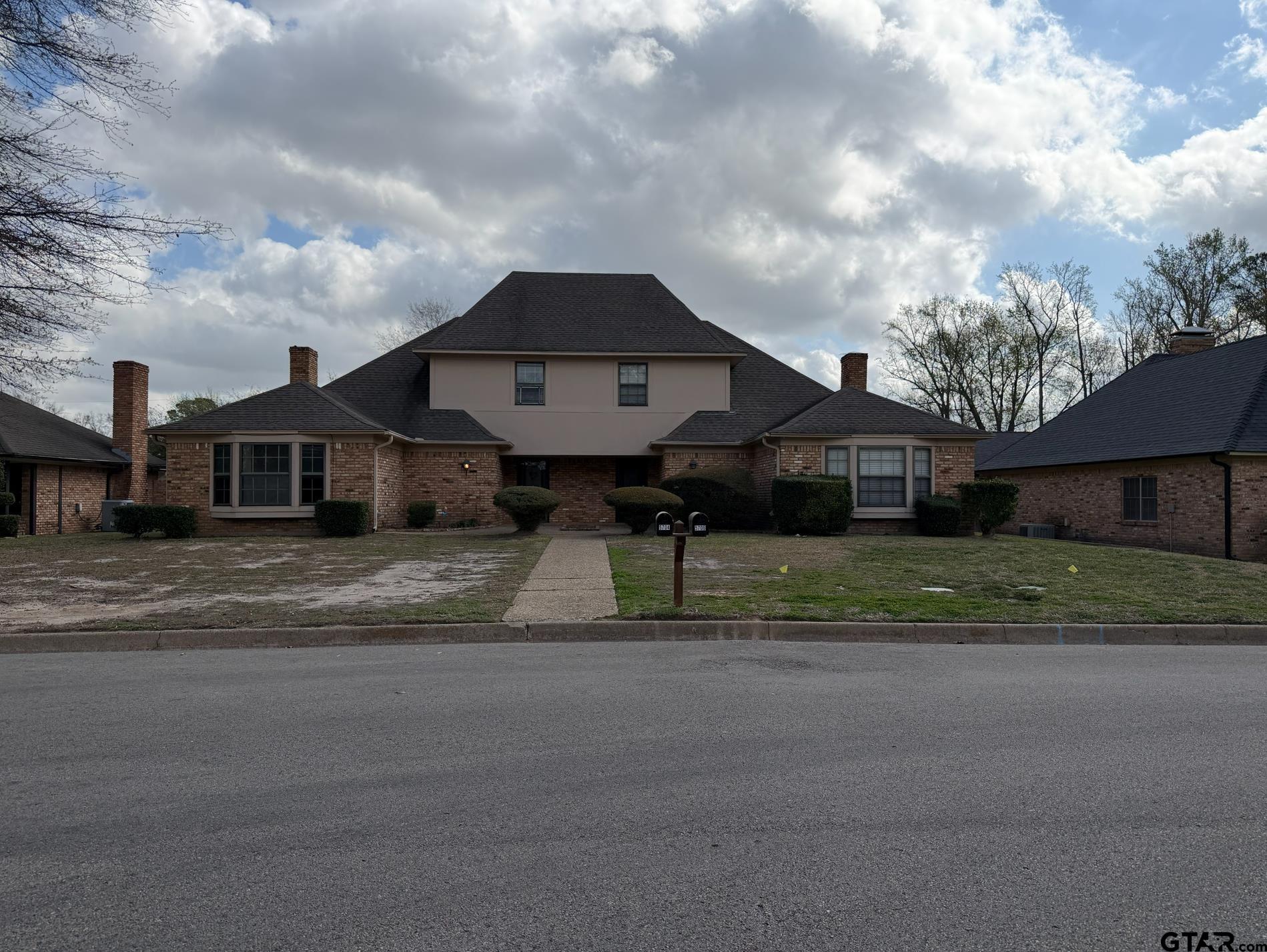 5704 Foxcroft Property Photo 1