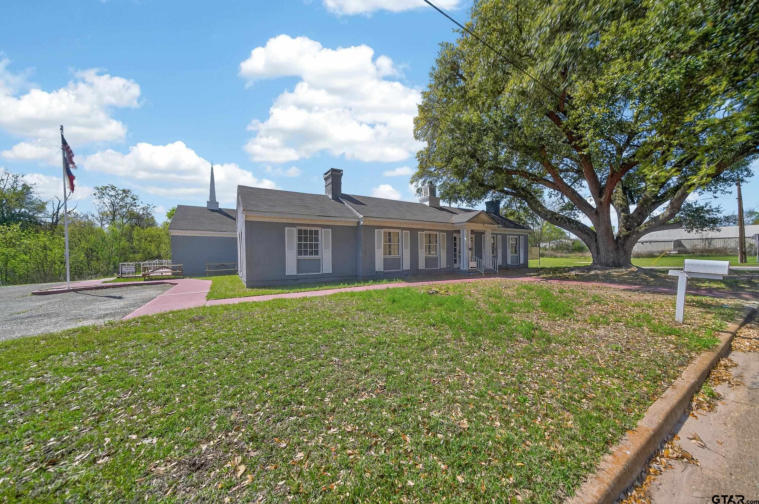 302 E South