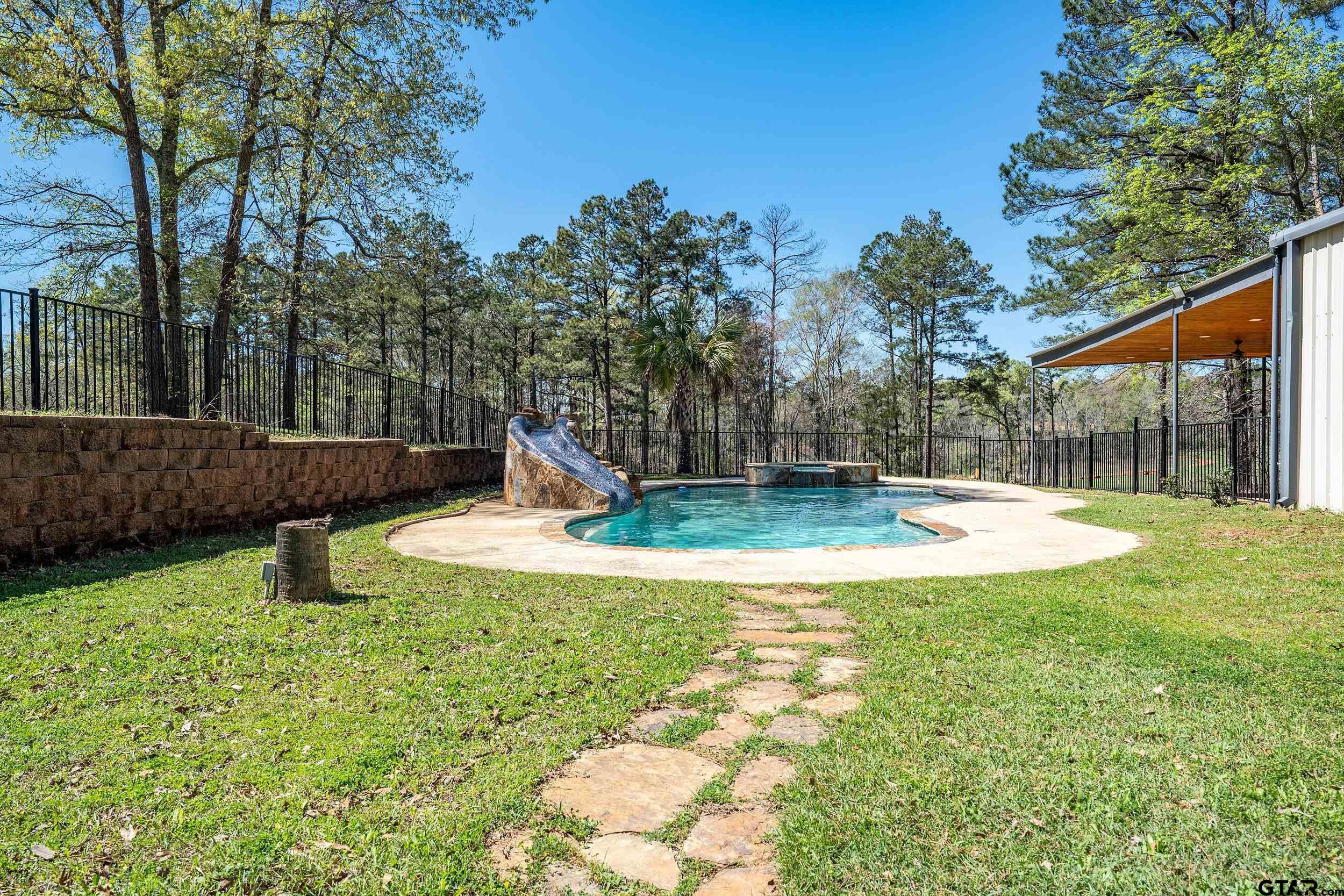 3481 N Loop 343 Property Photo 13