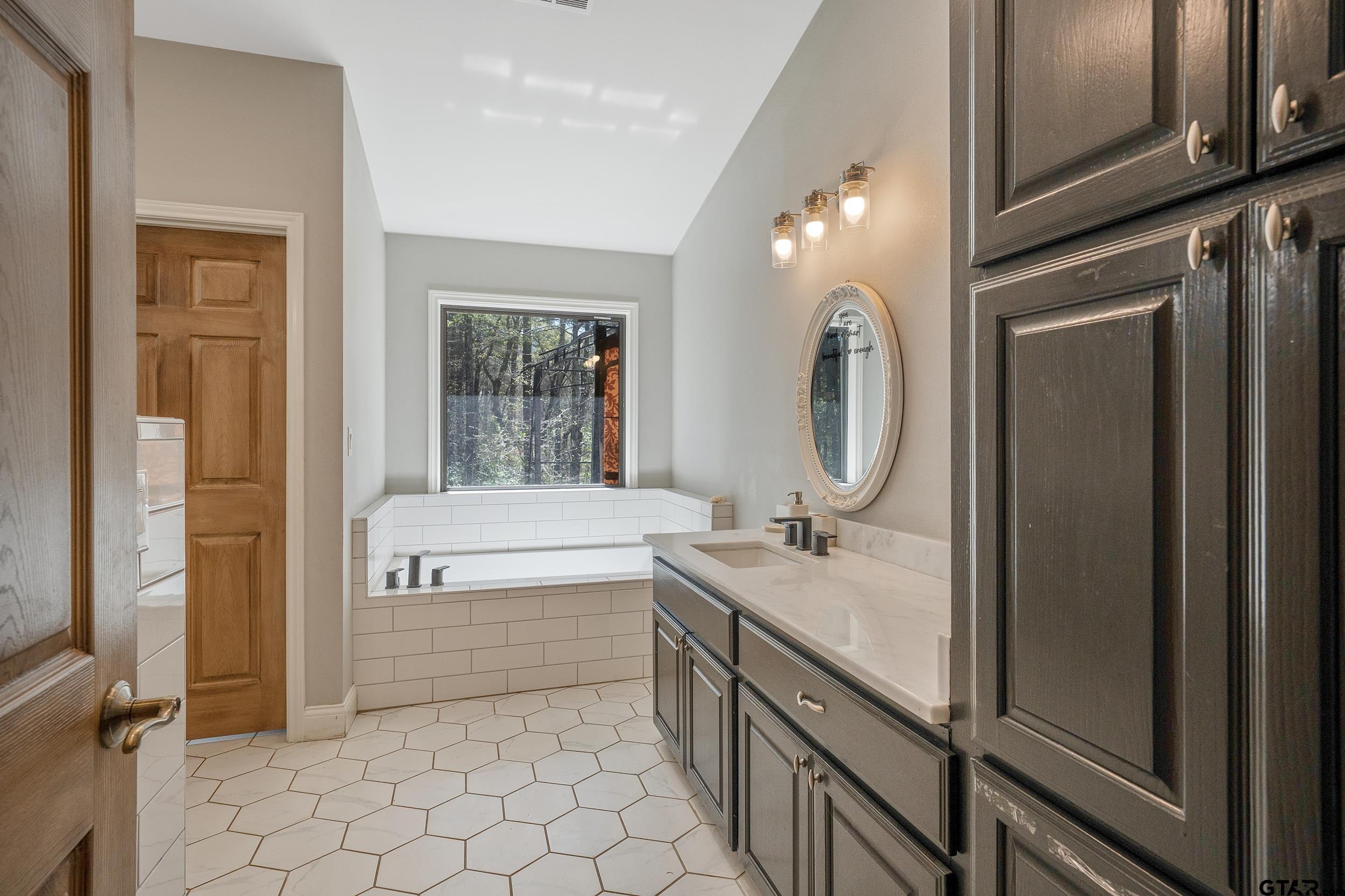 3481 N Loop 343 Property Photo 40
