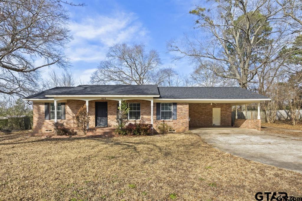 409 E Main Property Photo 1