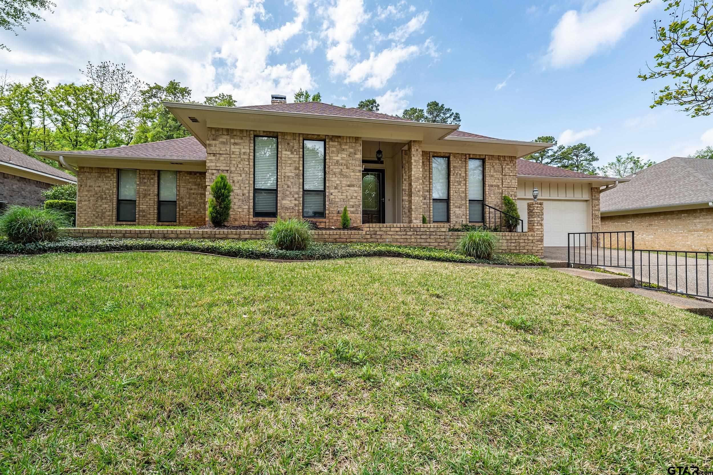 4913 Pine Knoll