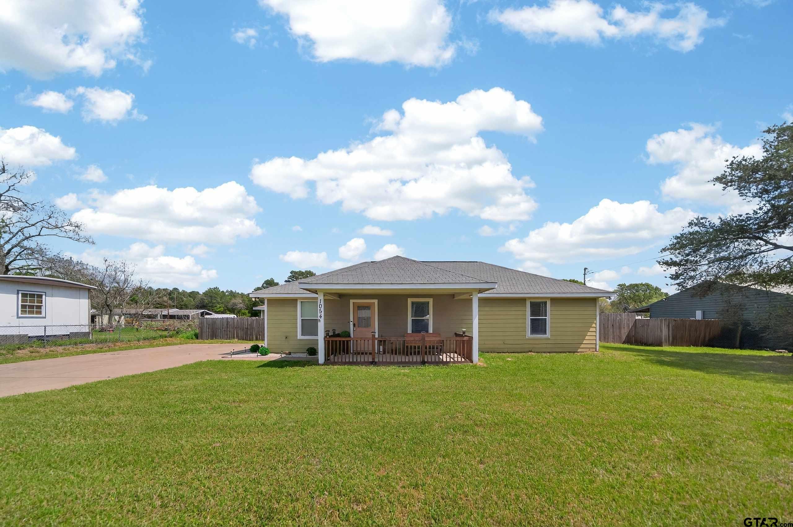 1054 Caroline Lane Property Photo 1