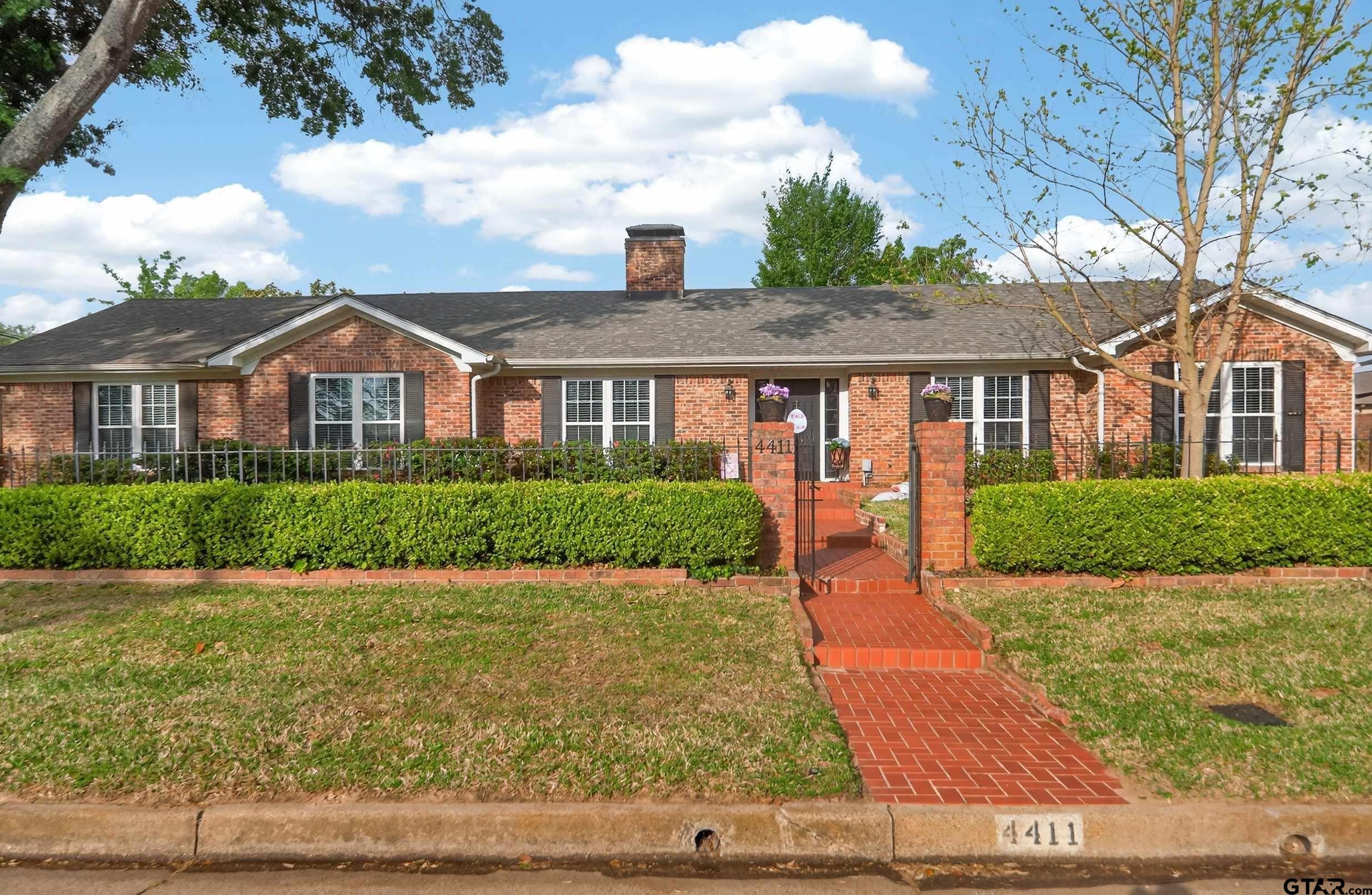 4411 Richmond Rd Property Photo 1