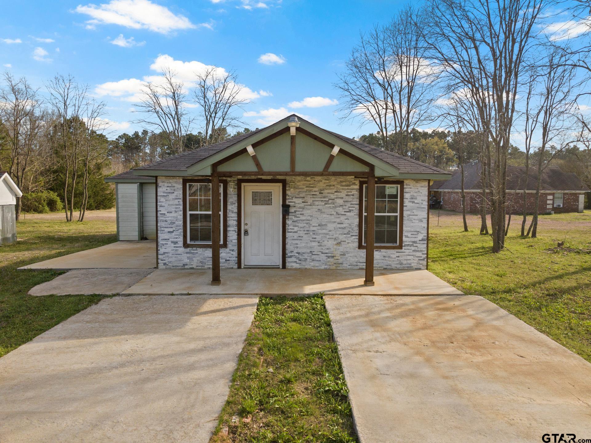 338 County Road 3010 Property Photo 1