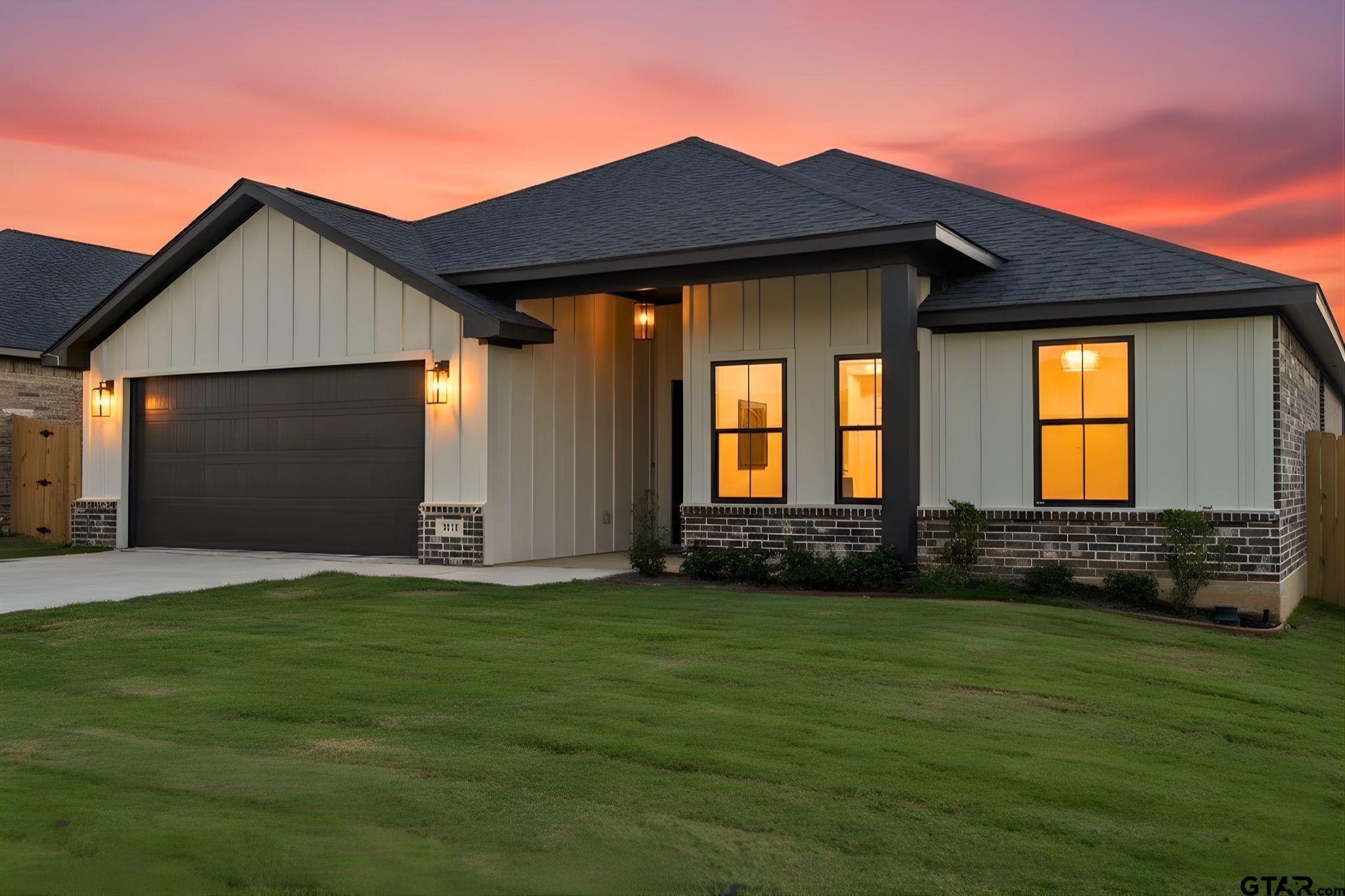 16517 Crossing Circle Property Photo 1