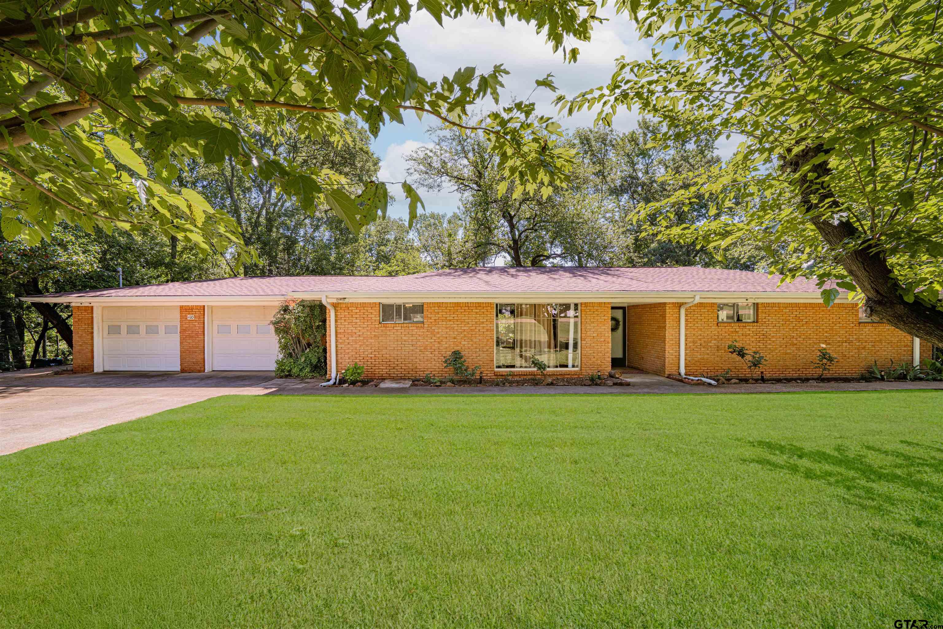 410 Hanes Blvd. Property Photo 1