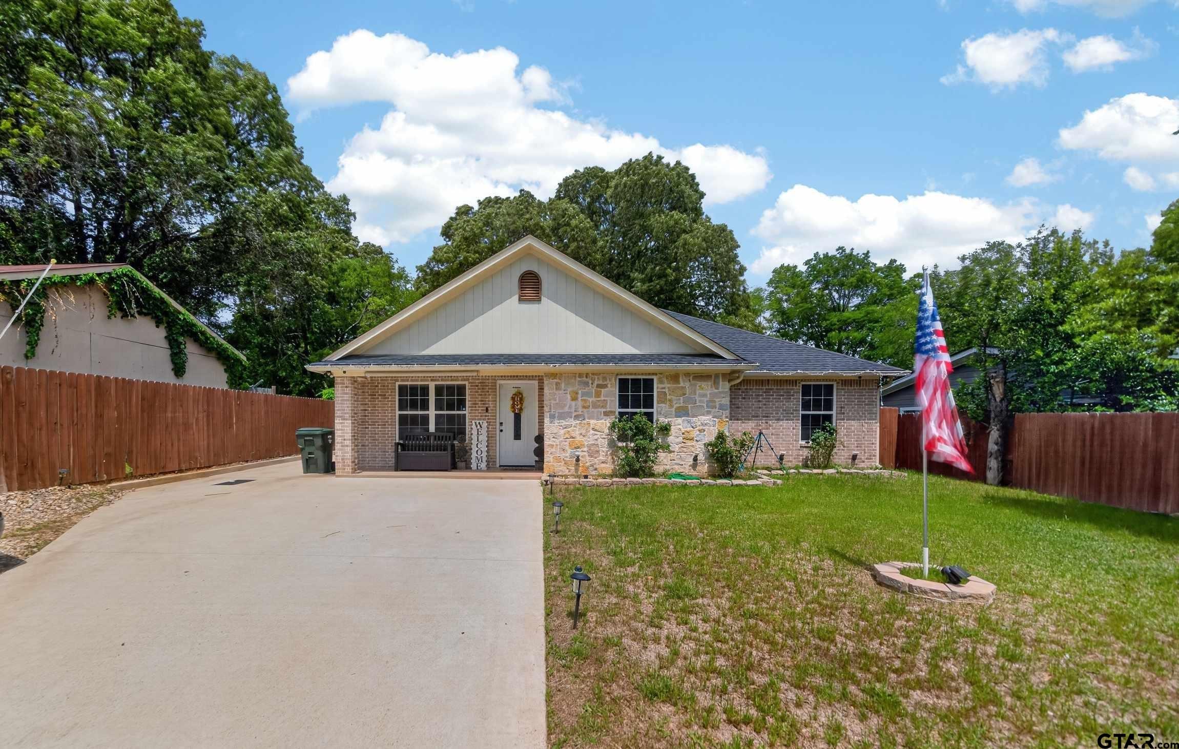 2119 Boswell St Property Photo 1