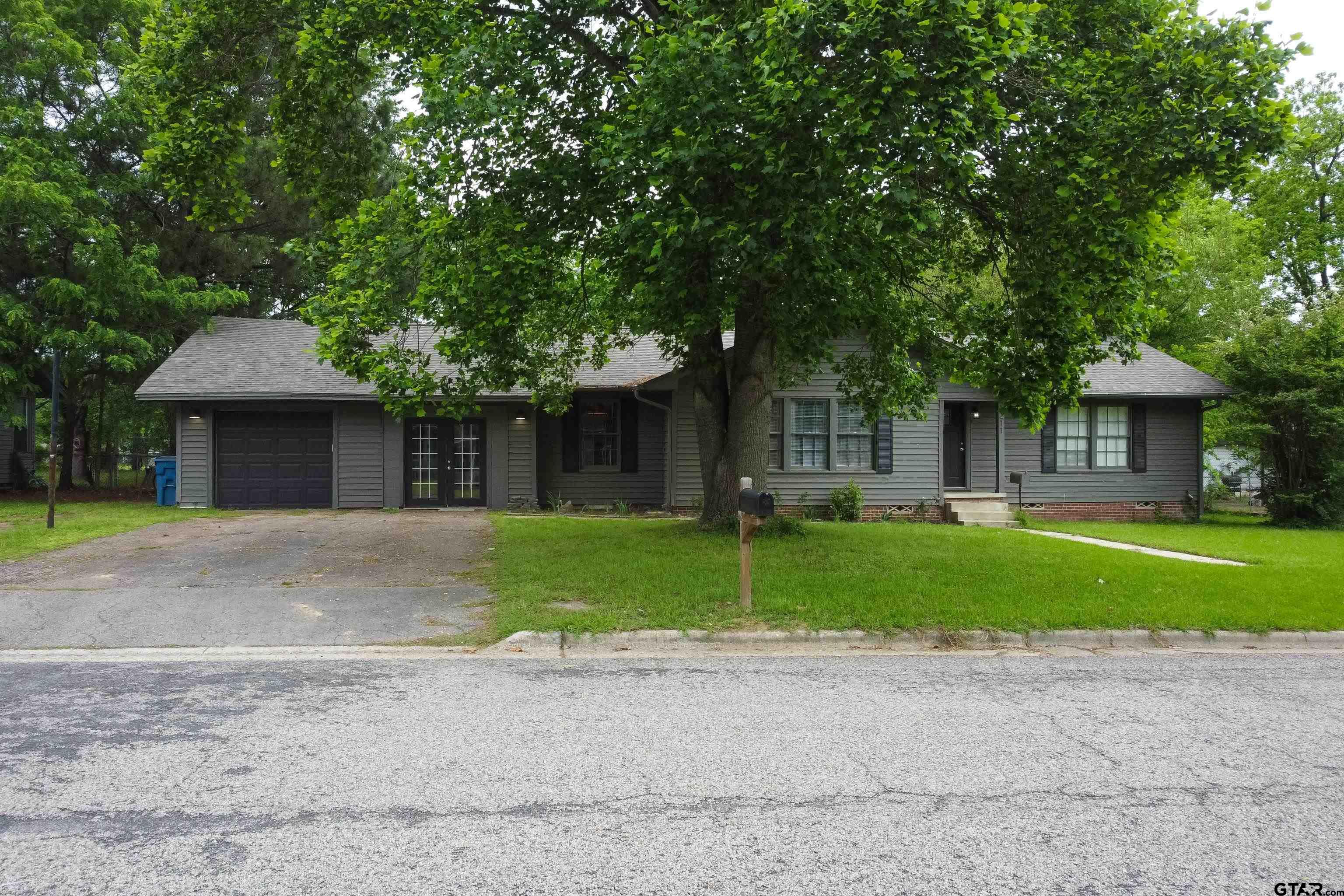 1211 Lamar Avenue