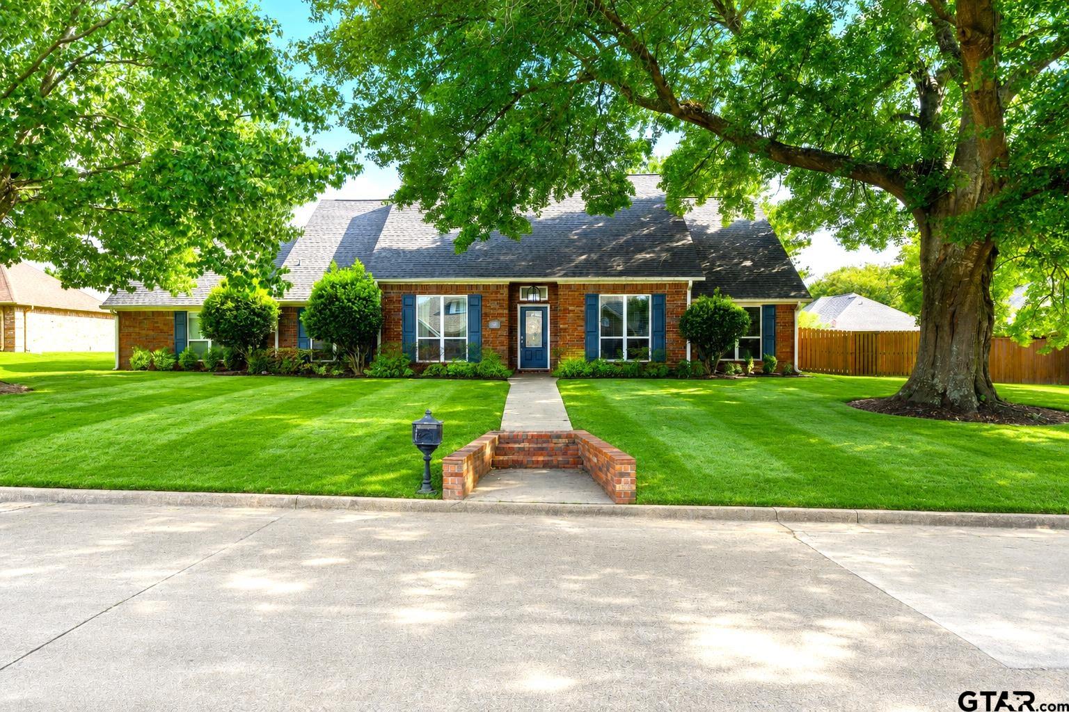 216 Turnberry Circle Property Photo 1