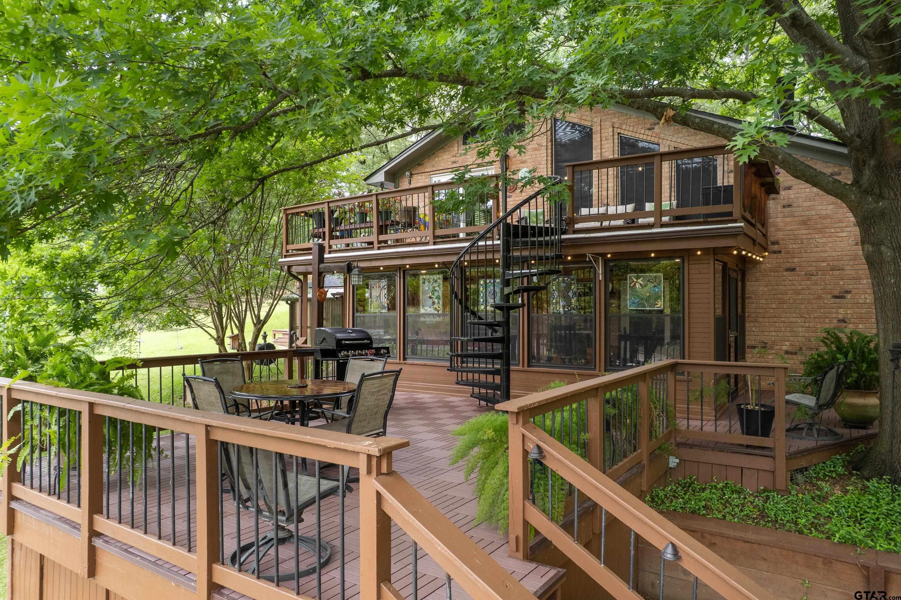 100 King Lance Court Property Photo 1