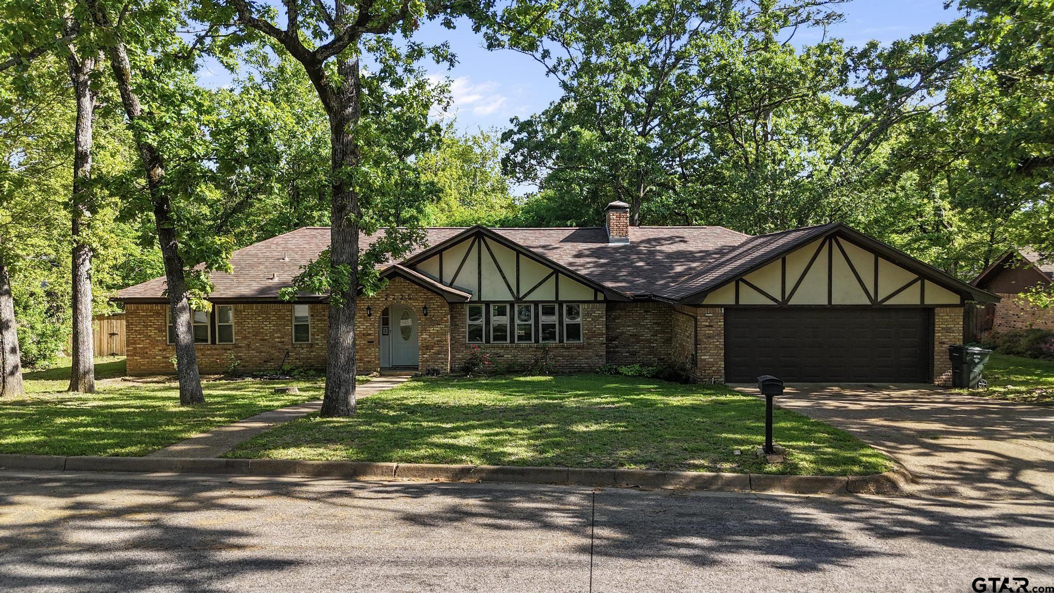 2225 Heather Ln. Property Photo 1