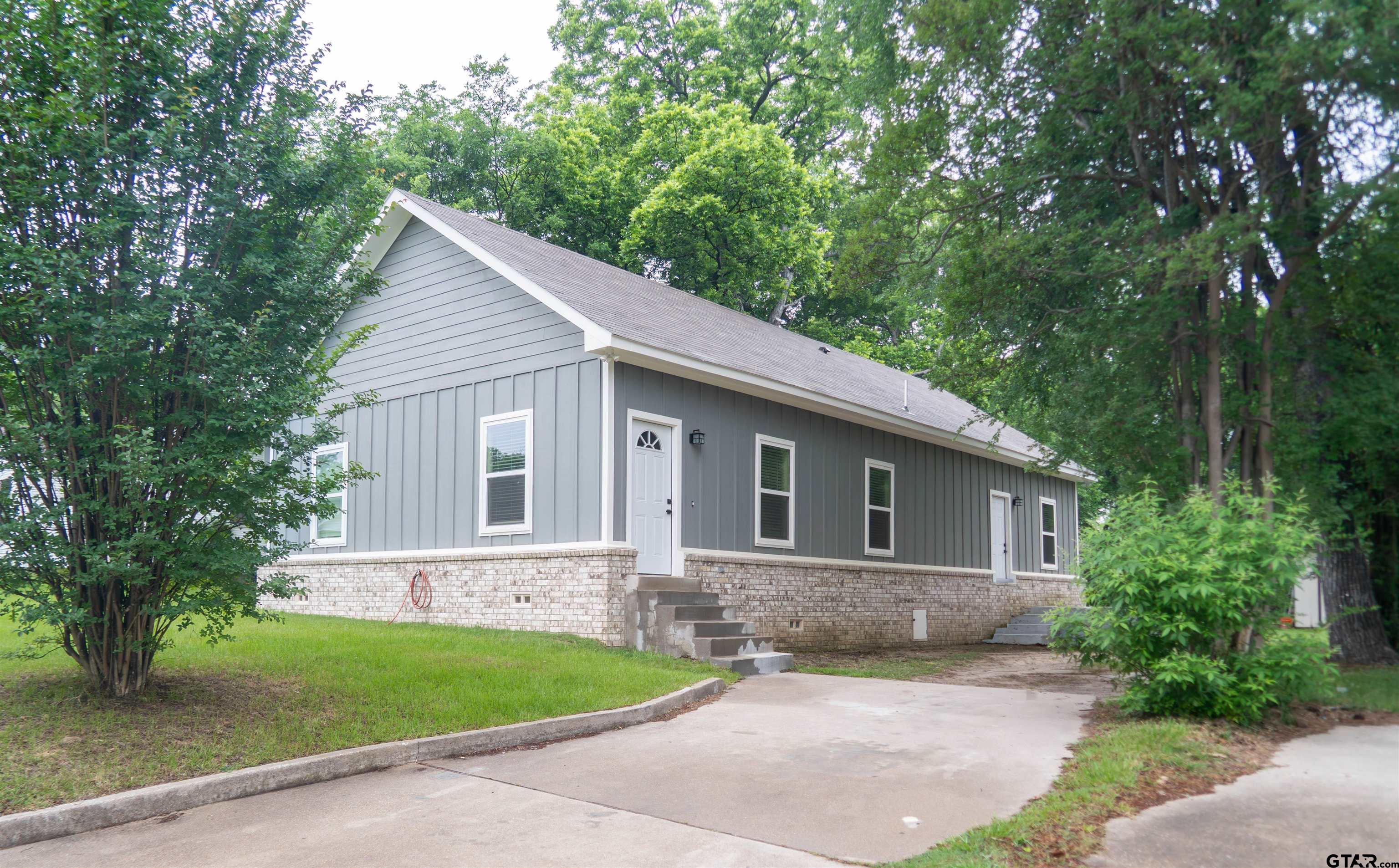 102 E Hillsboro