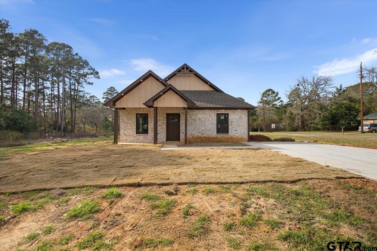 112 Carri Dr. Property Photo 1