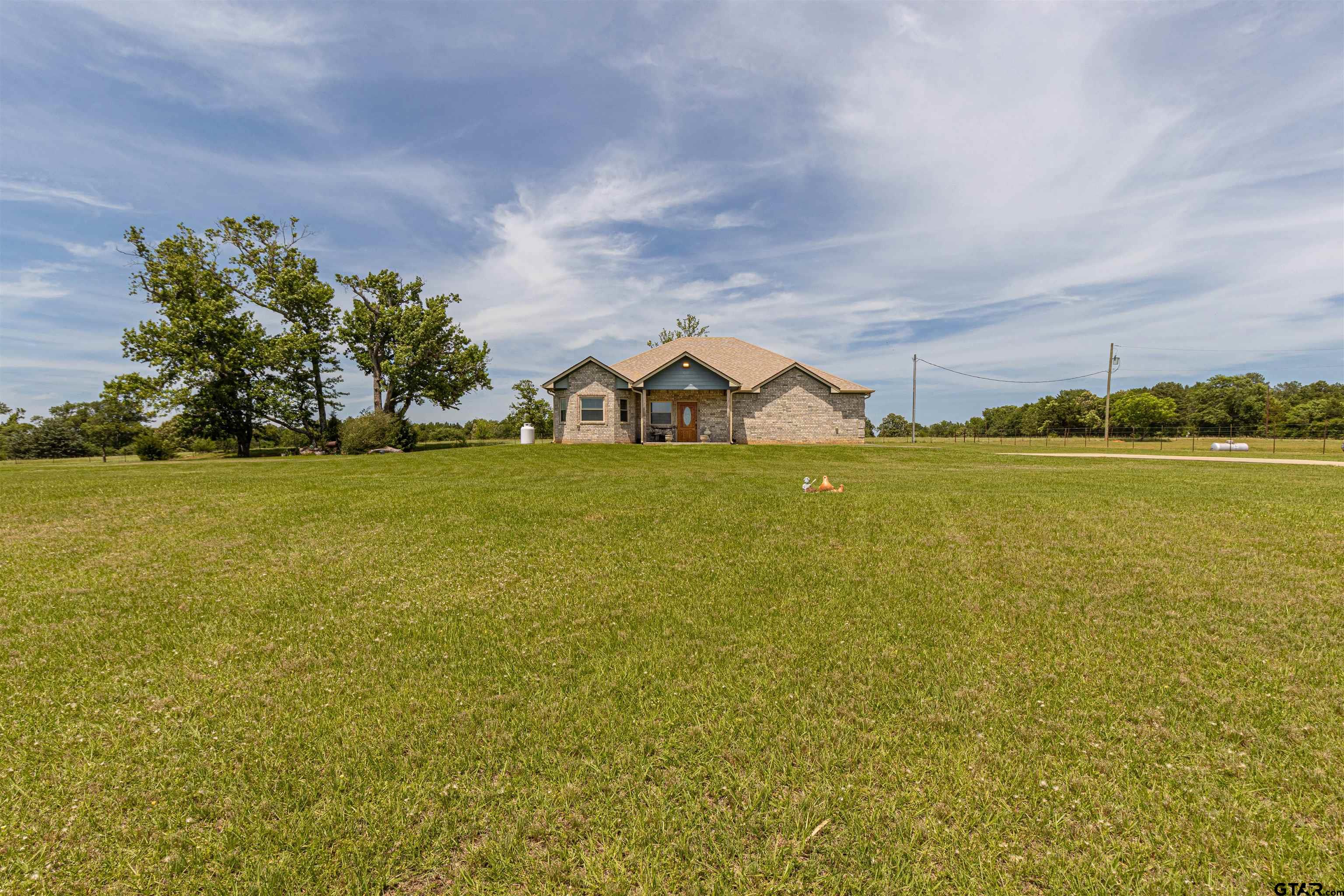 11524 Fm 2016 Property Photo 1