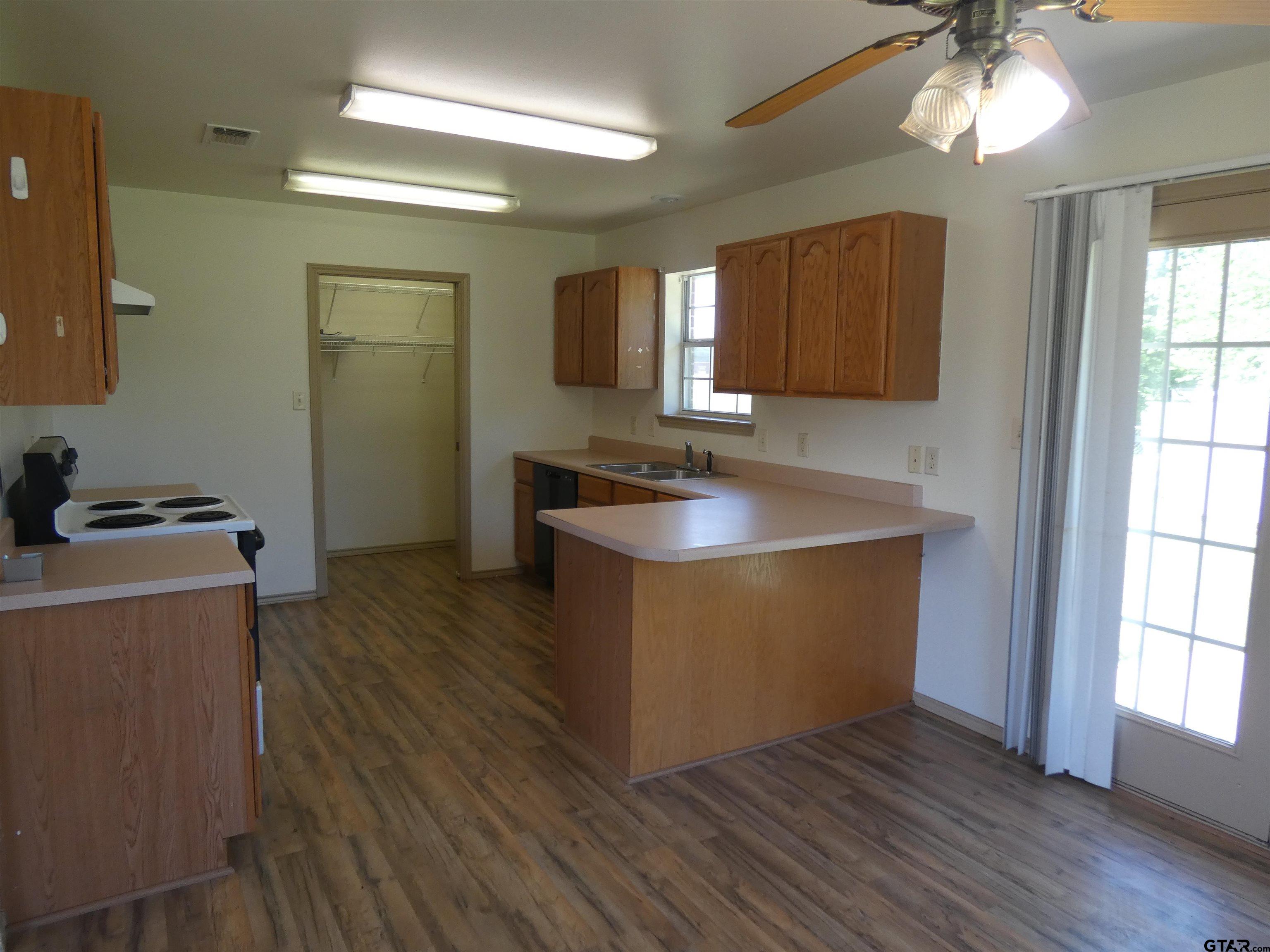 203 W Lide Street Property Photo 6
