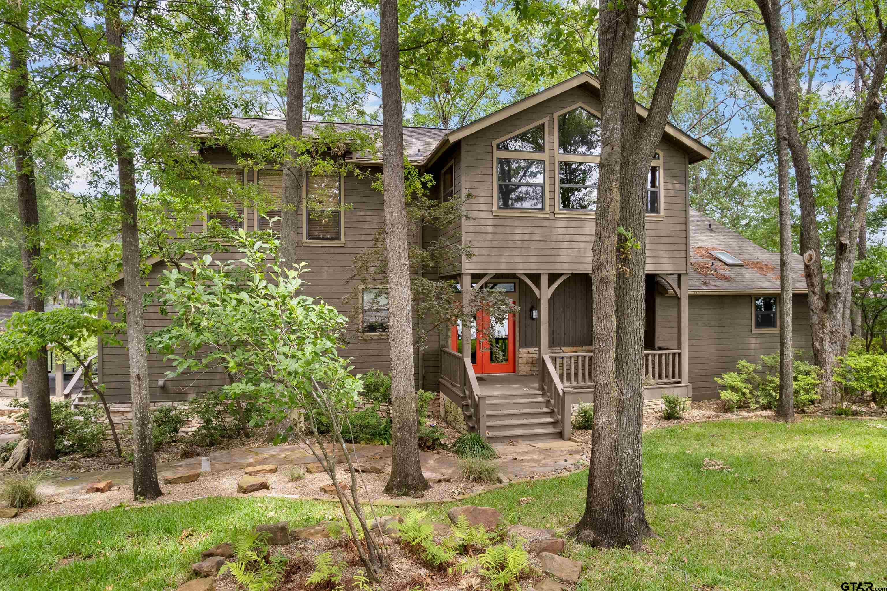 785 Windy Point Drive Property Photo 1