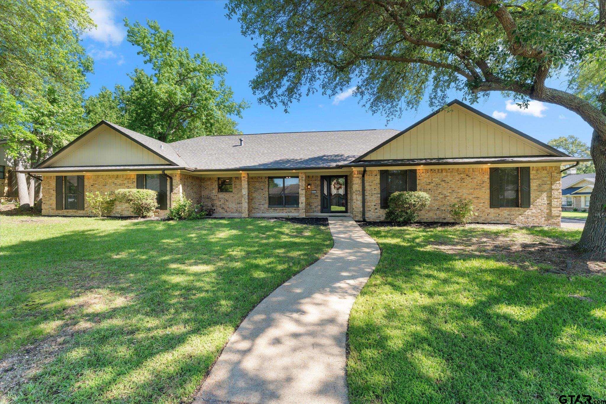 517 Brookwood Drive Property Photo 1