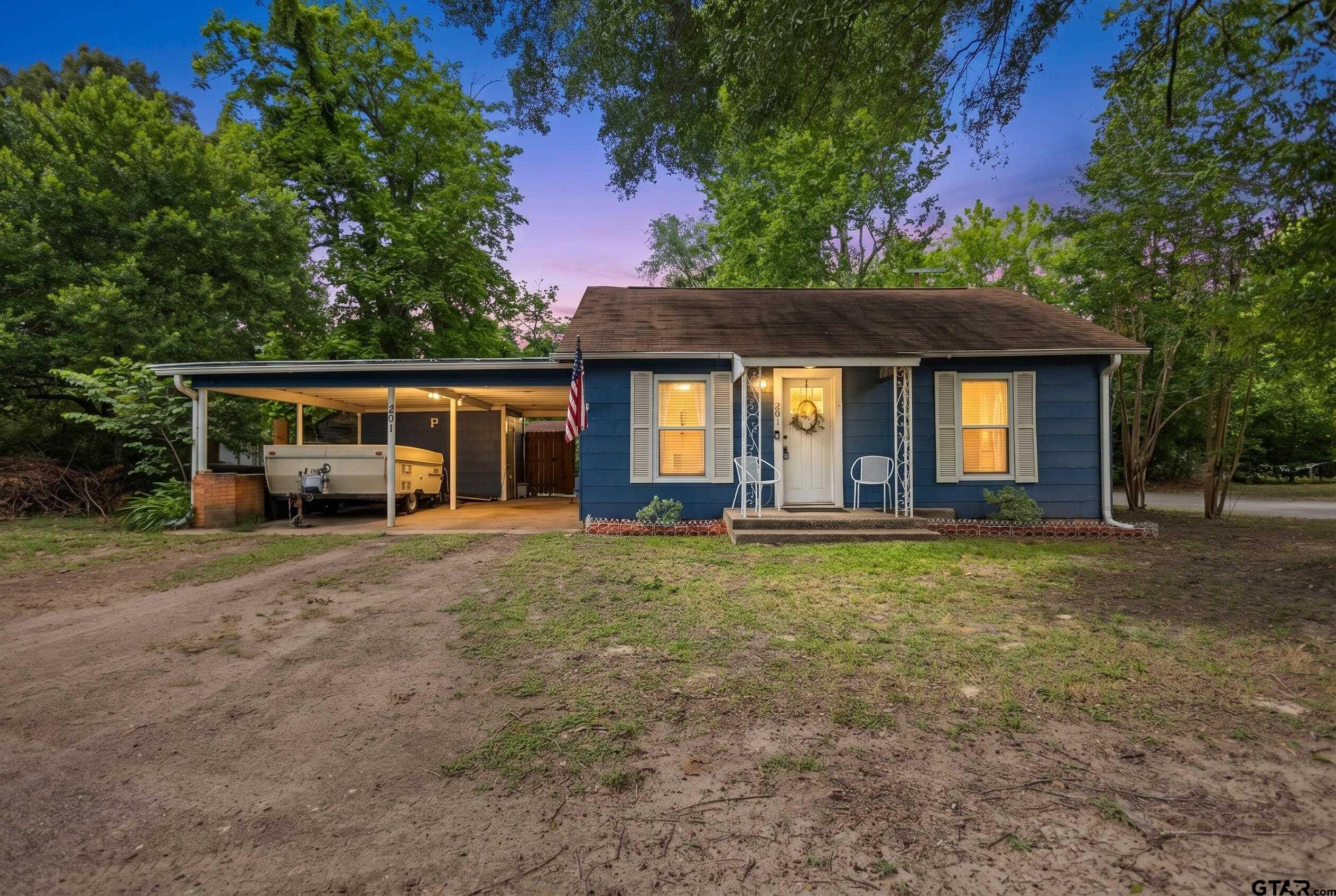201 Mallory Property Photo 1