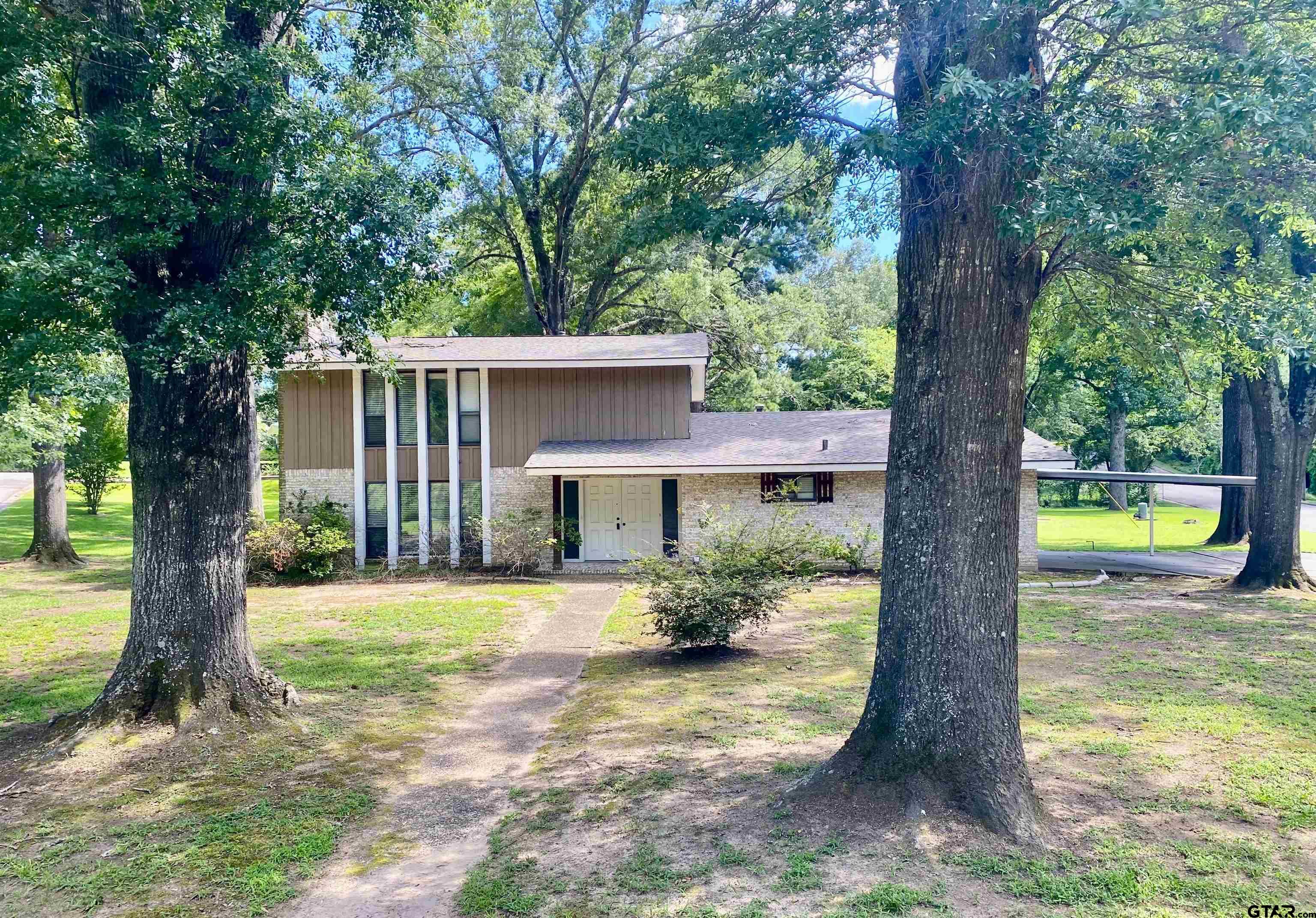 1101 Holly Hill Ln Property Photo 1