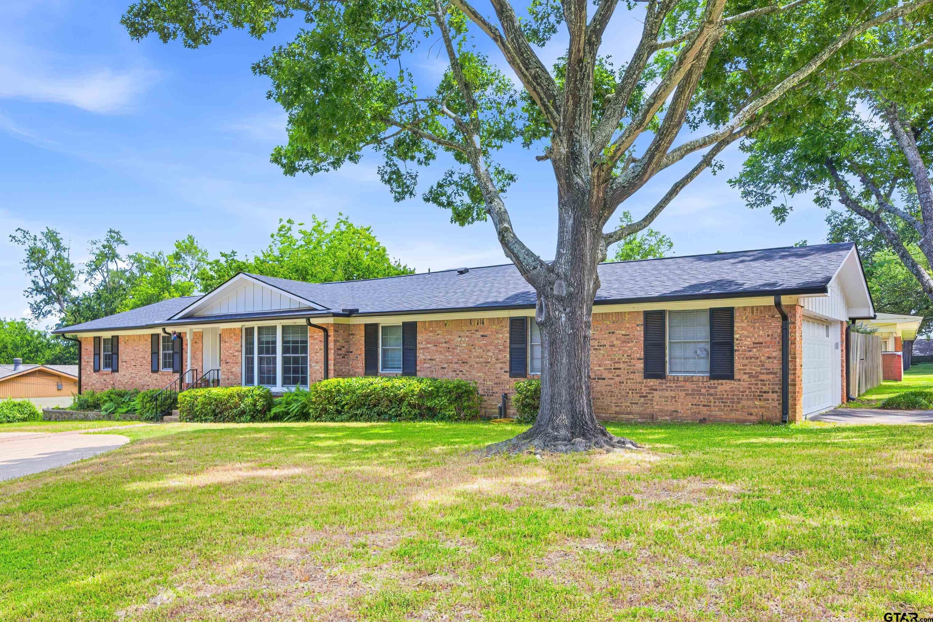 1901 Sterling Dr Property Photo 1
