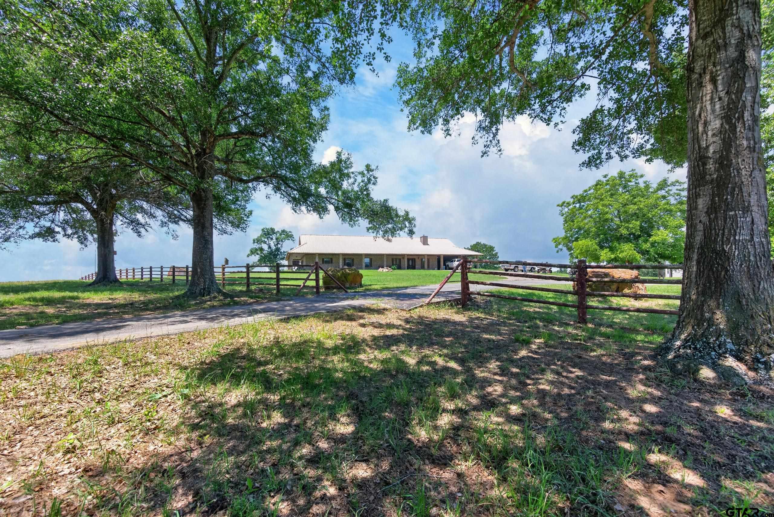 1053 Acr 499 Property Photo 11