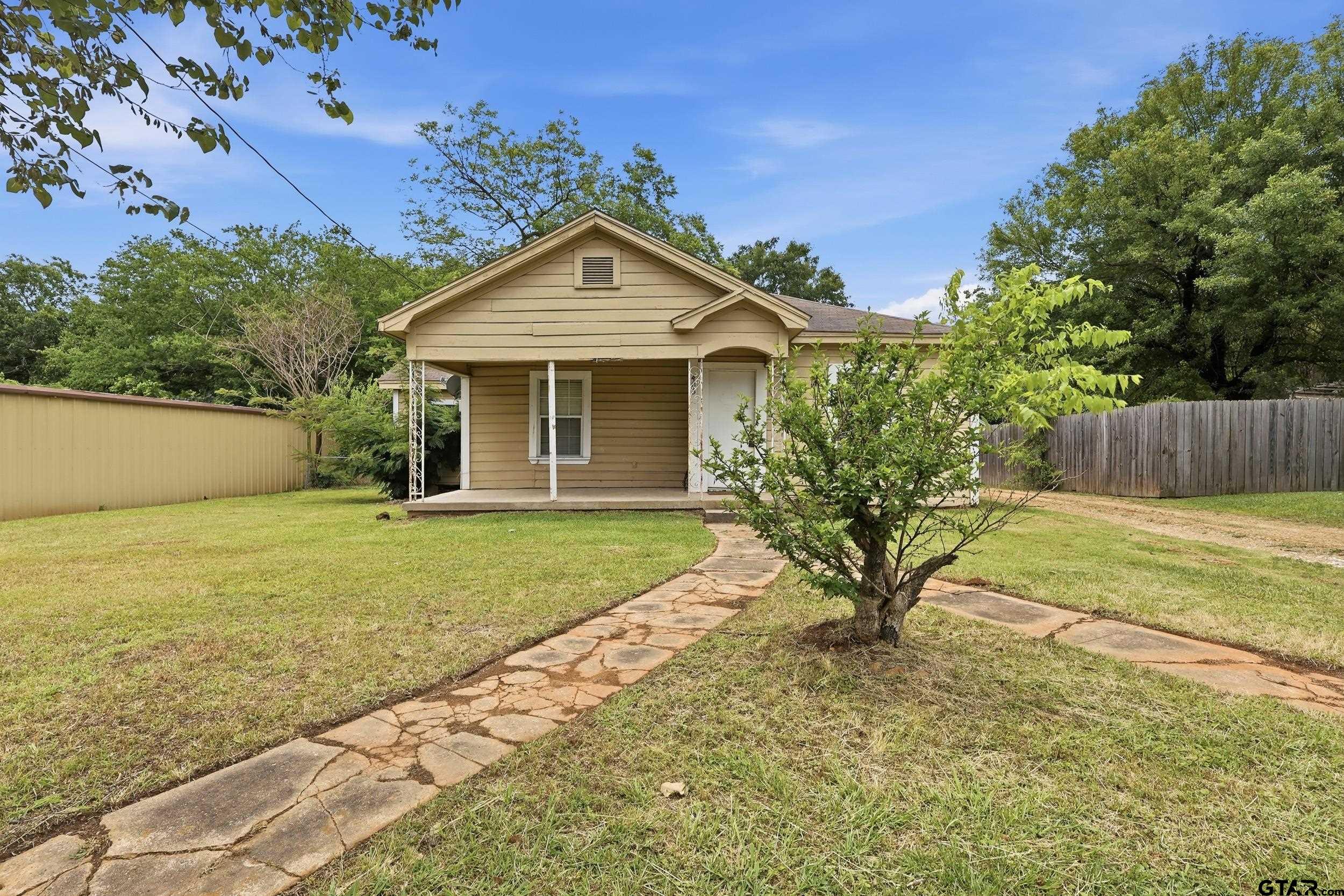 405 Rusk St Property Photo 1