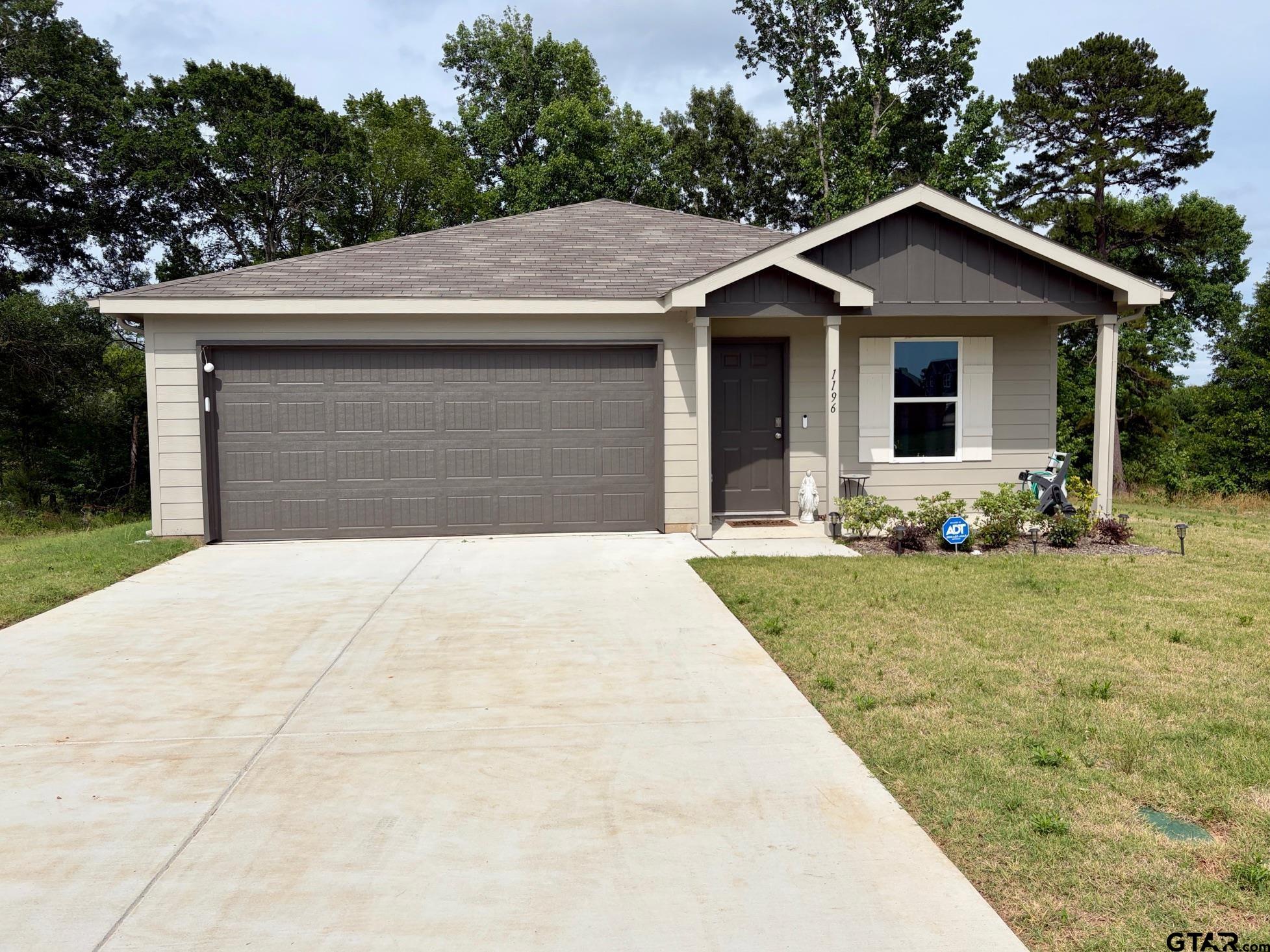 1196 Clover Ct Property Photo 1