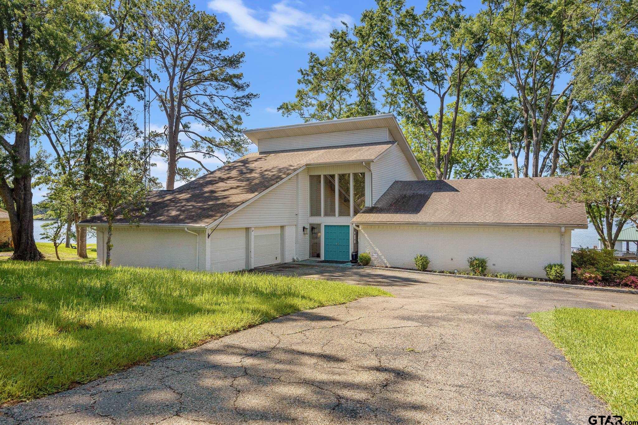 21214 Bay View Dr Property Photo 1