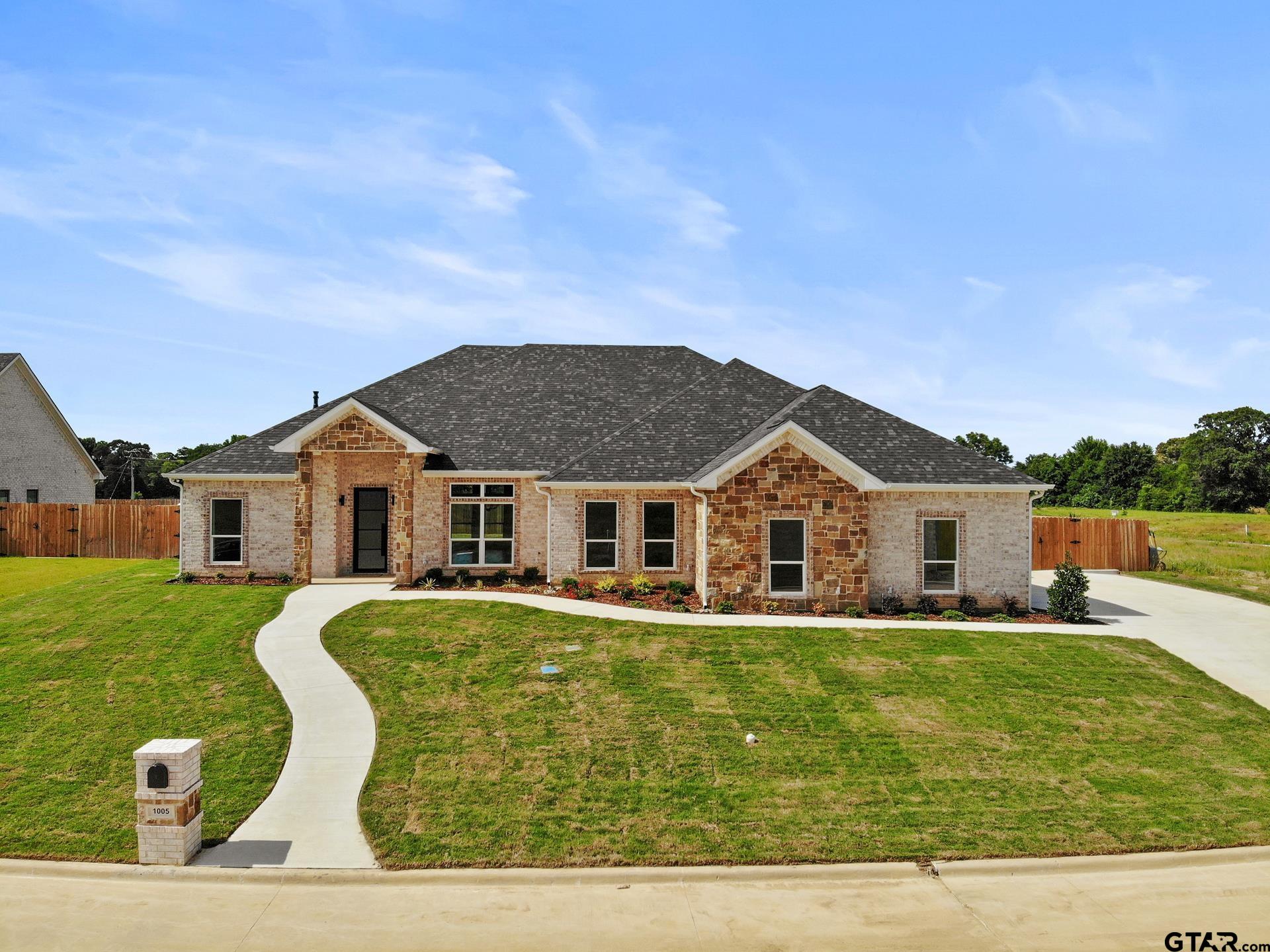 1005 Stone Haven Property Photo 1