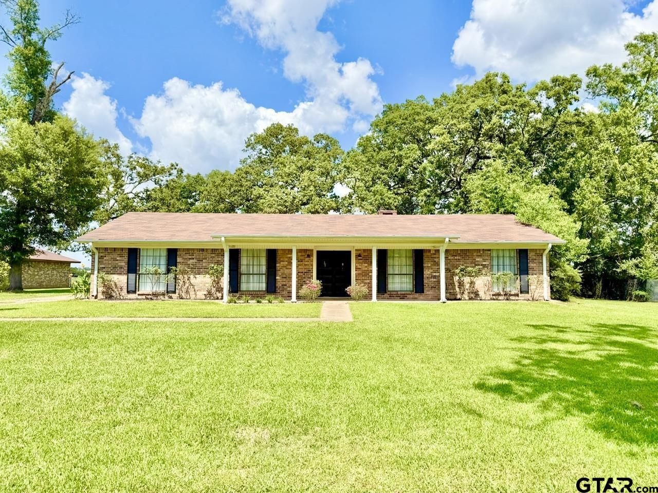307 Trailwood Property Photo 1