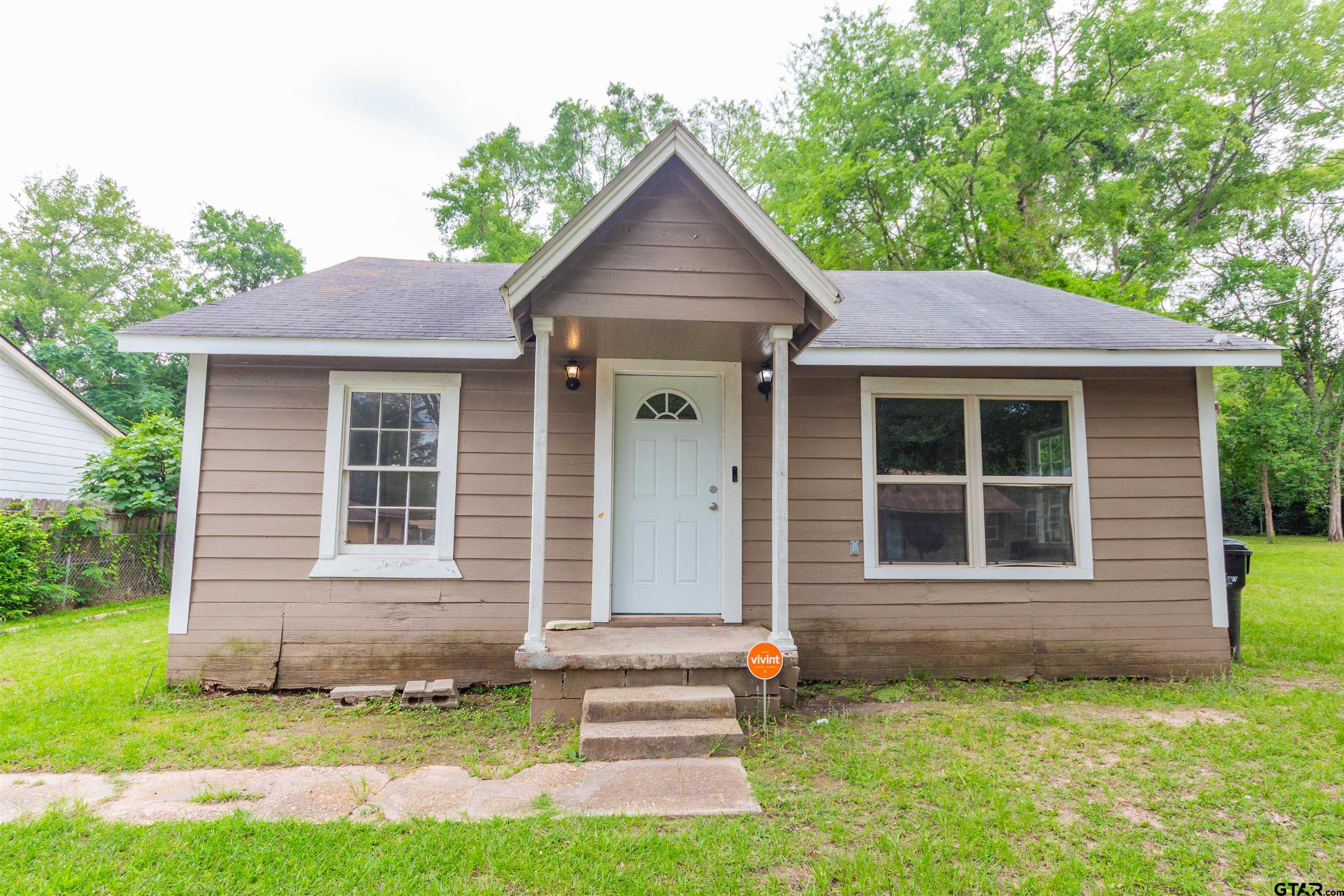 808 Owings St Property Photo 1