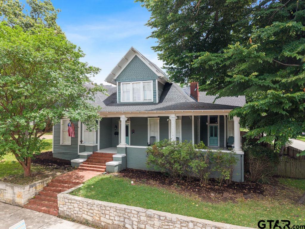 526 W Houston