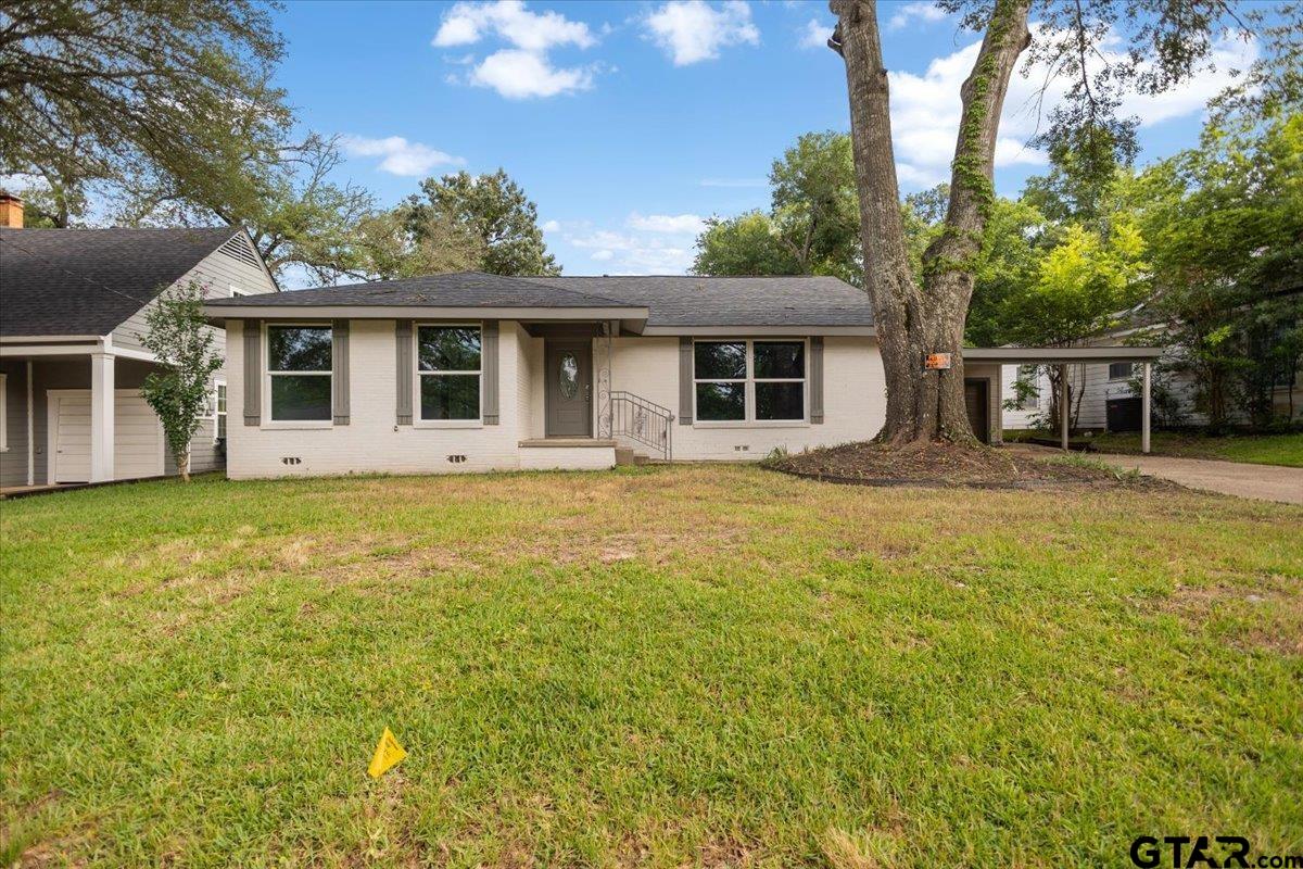 1118 W Camellia St Property Photo 1