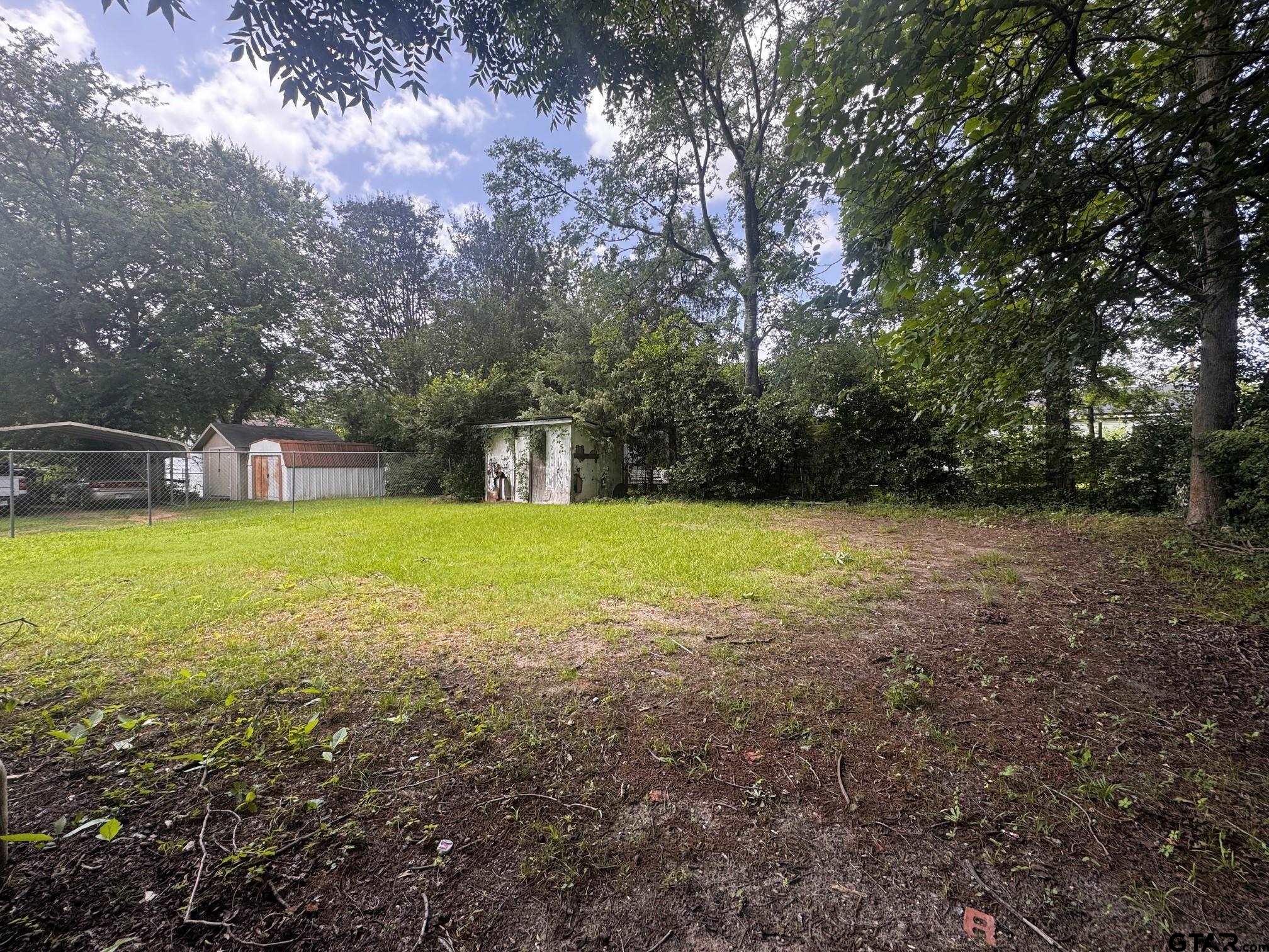 414 W 4th St. Property Photo 15