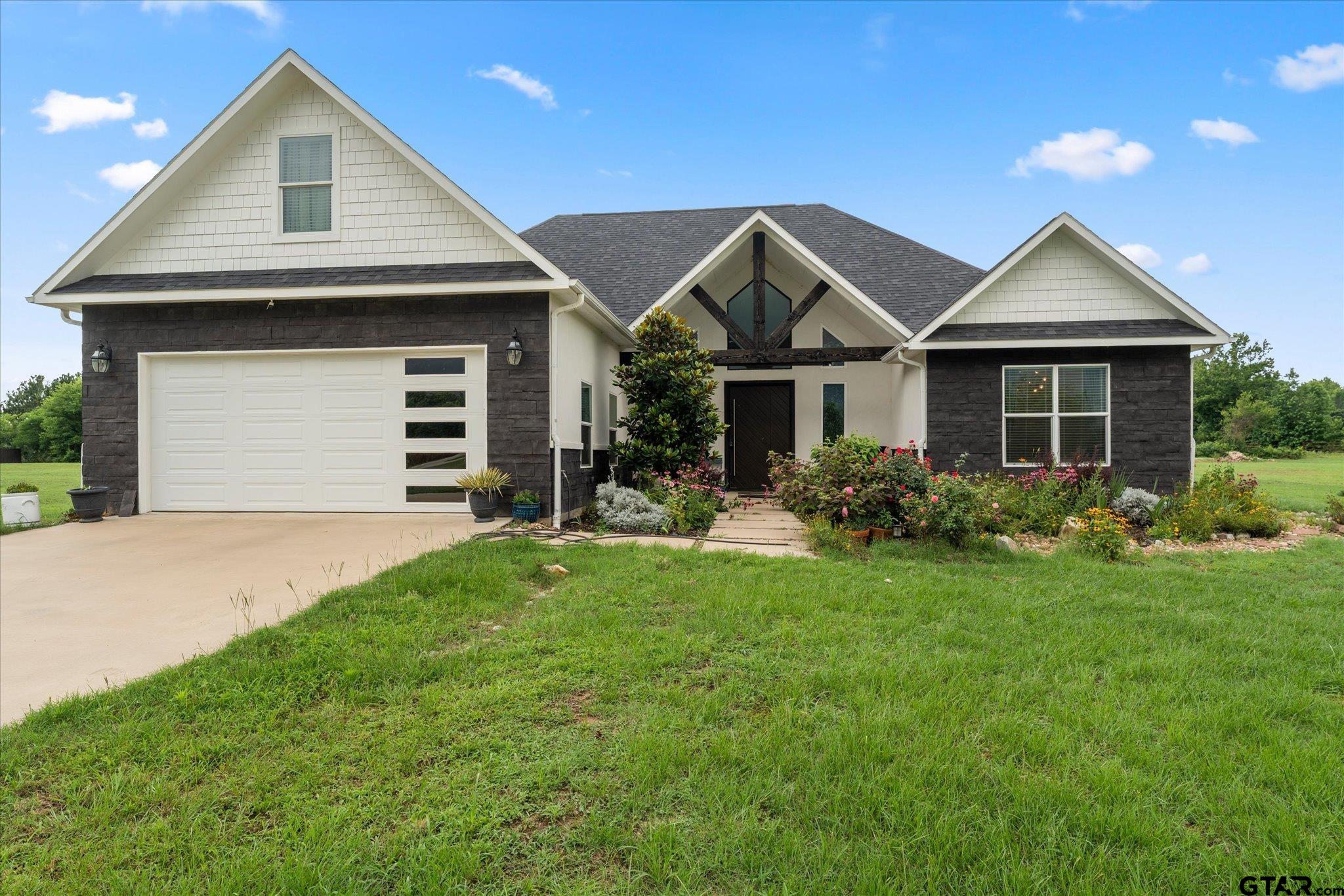 146 Cr 4742 Property Photo 1