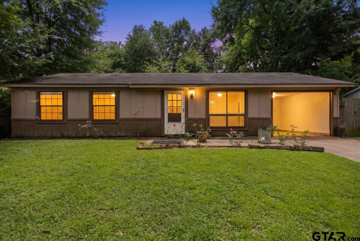 2319 Danica Dr Property Photo 1