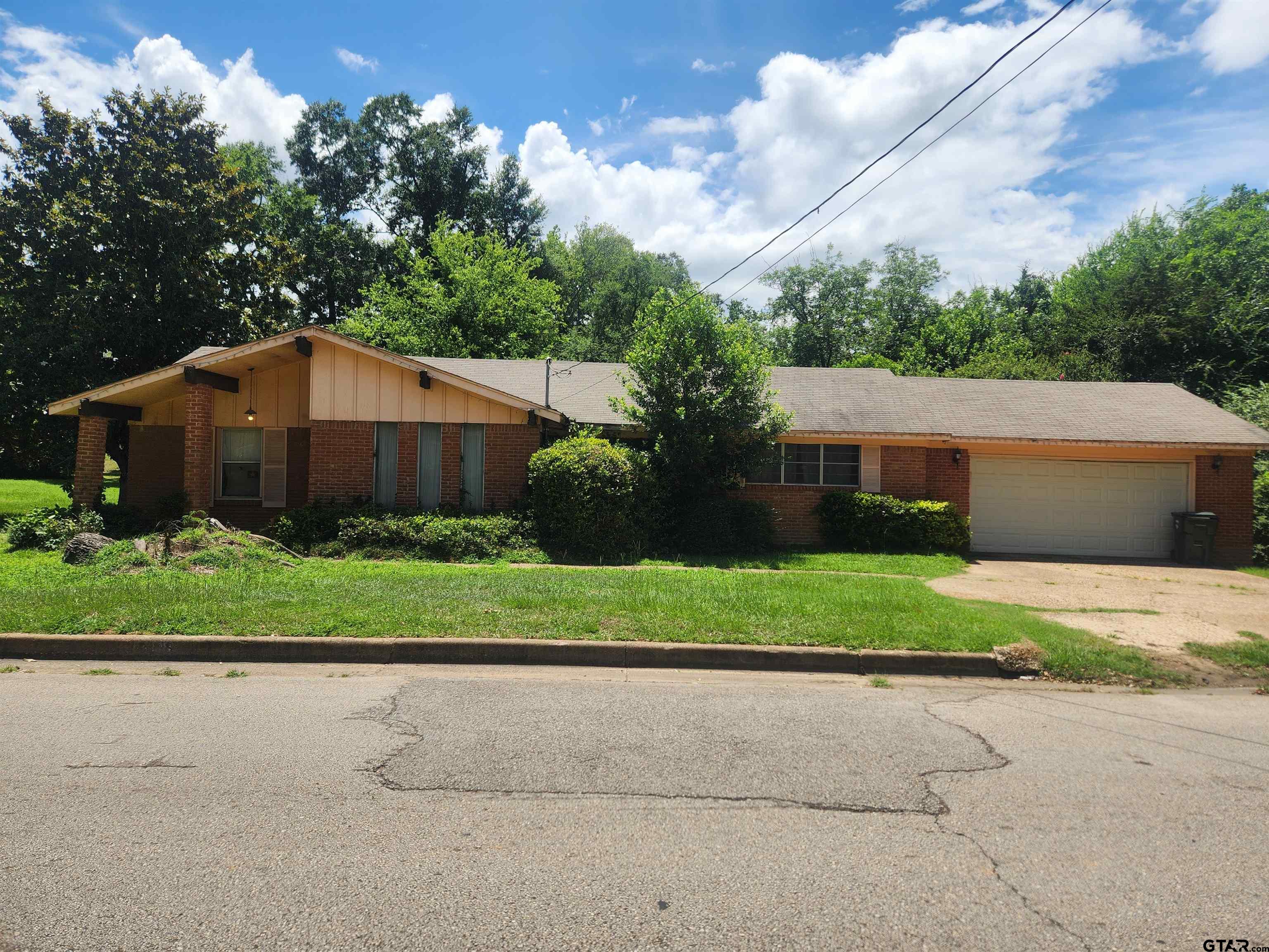3108 N Grand Ave