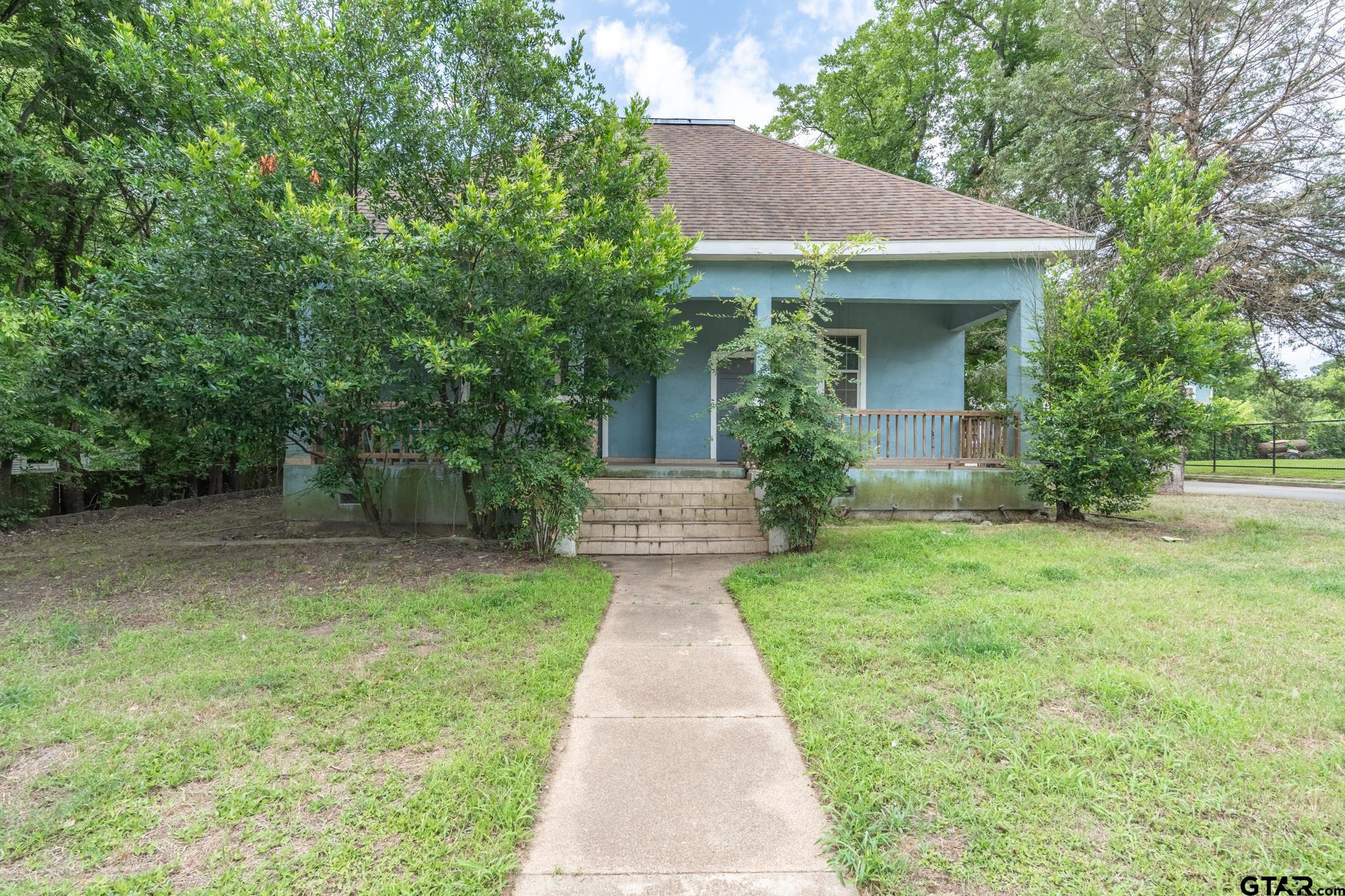 428 W Bow St