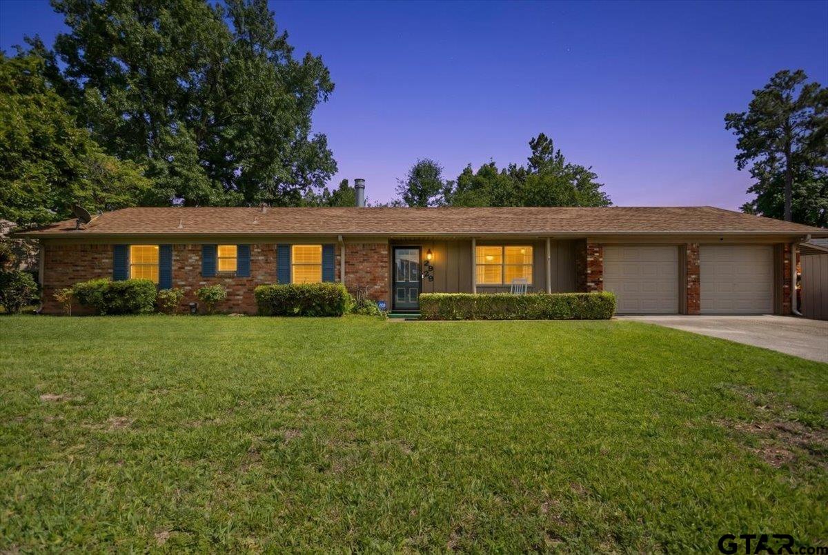 2929 Fairfax Dr Property Photo 1