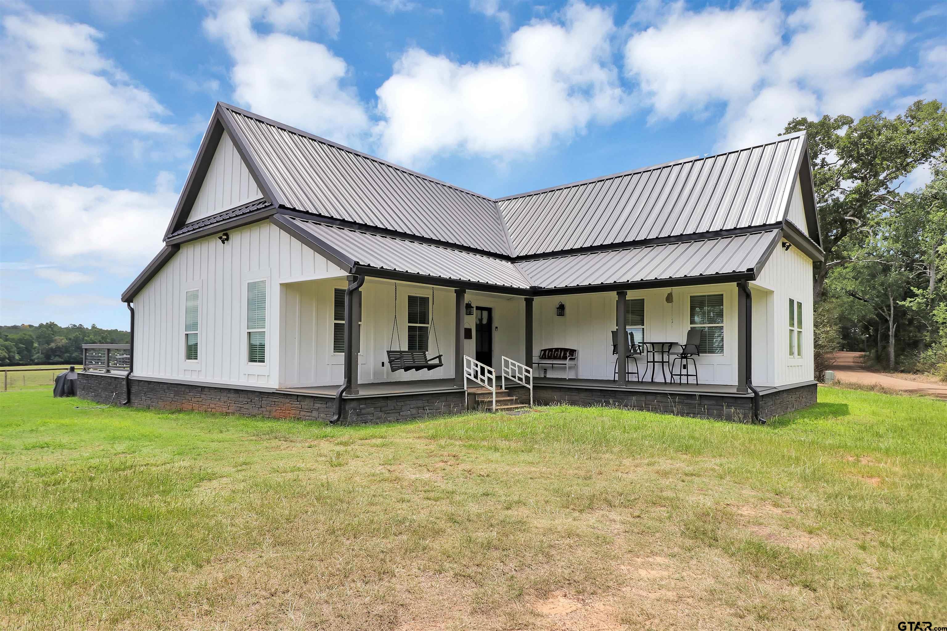 1639 Piney Grove Rd Property Photo 1