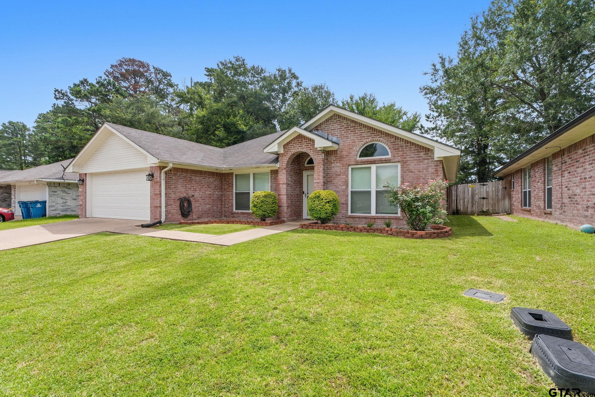 681 Frederick Cir. Property Photo 2