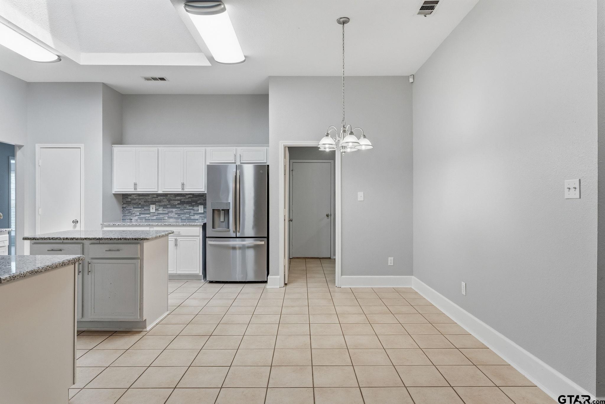 681 Frederick Cir. Property Photo 8