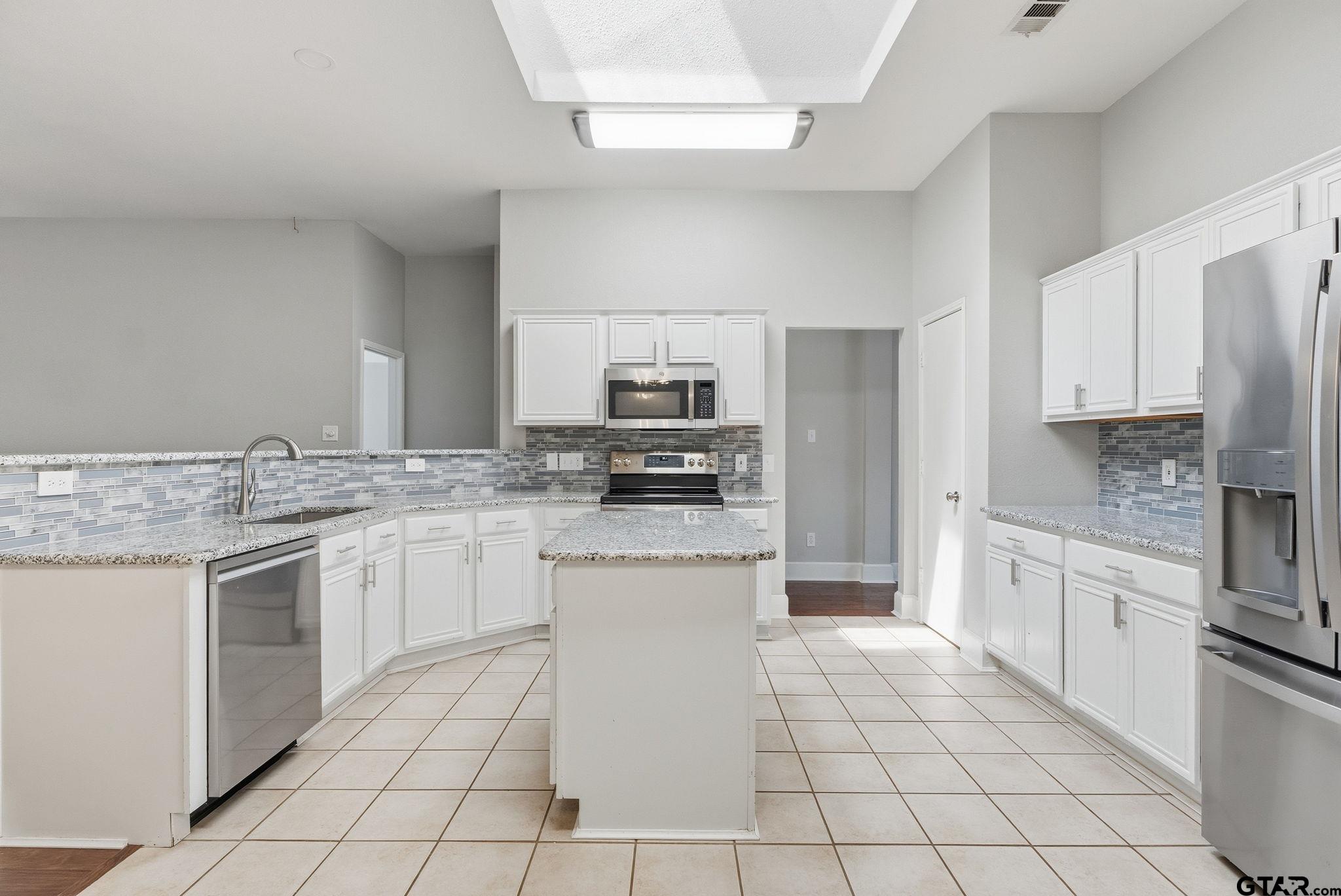 681 Frederick Cir. Property Photo 9