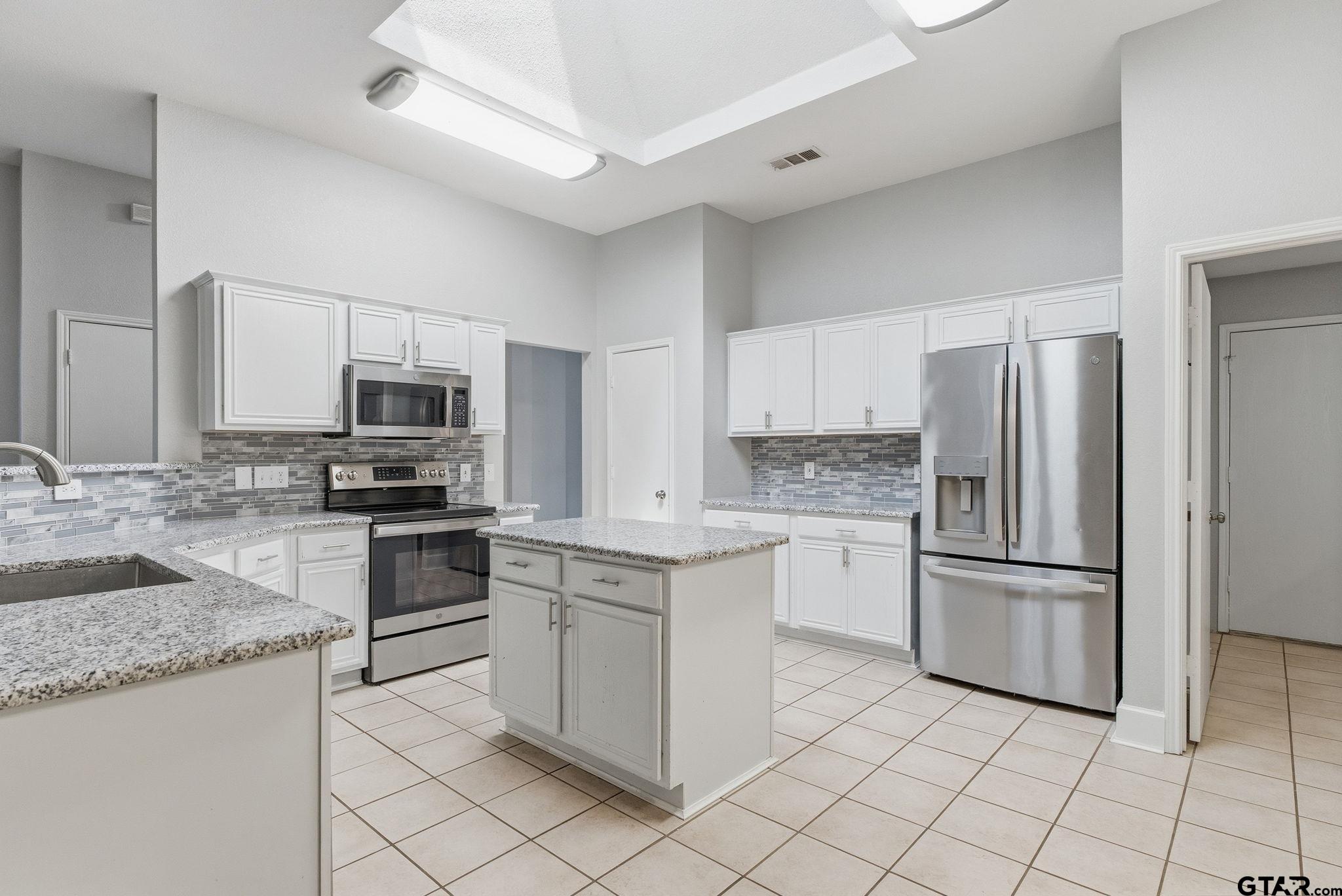 681 Frederick Cir. Property Photo 10