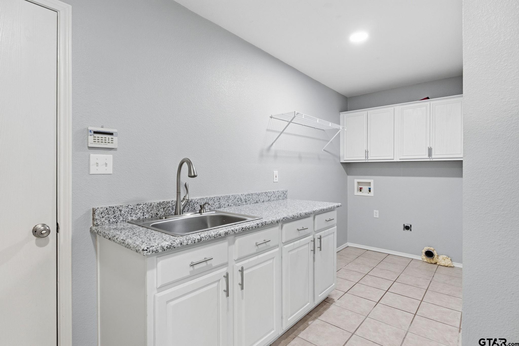 681 Frederick Cir. Property Photo 23